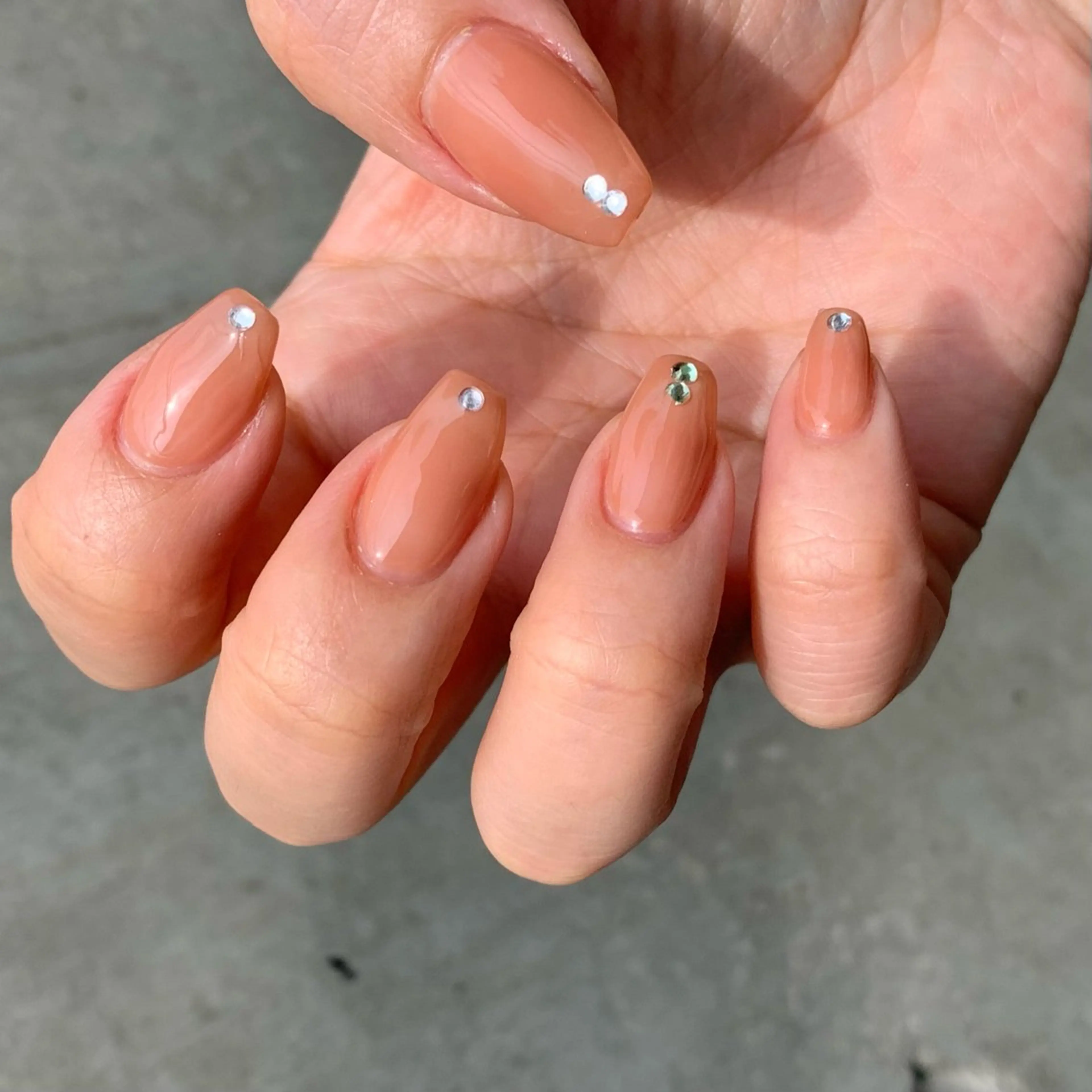 ネイル ストーンネイル ハンドネイル YUKIMO🍎名駅 /ニュアンスのネイルデザイン