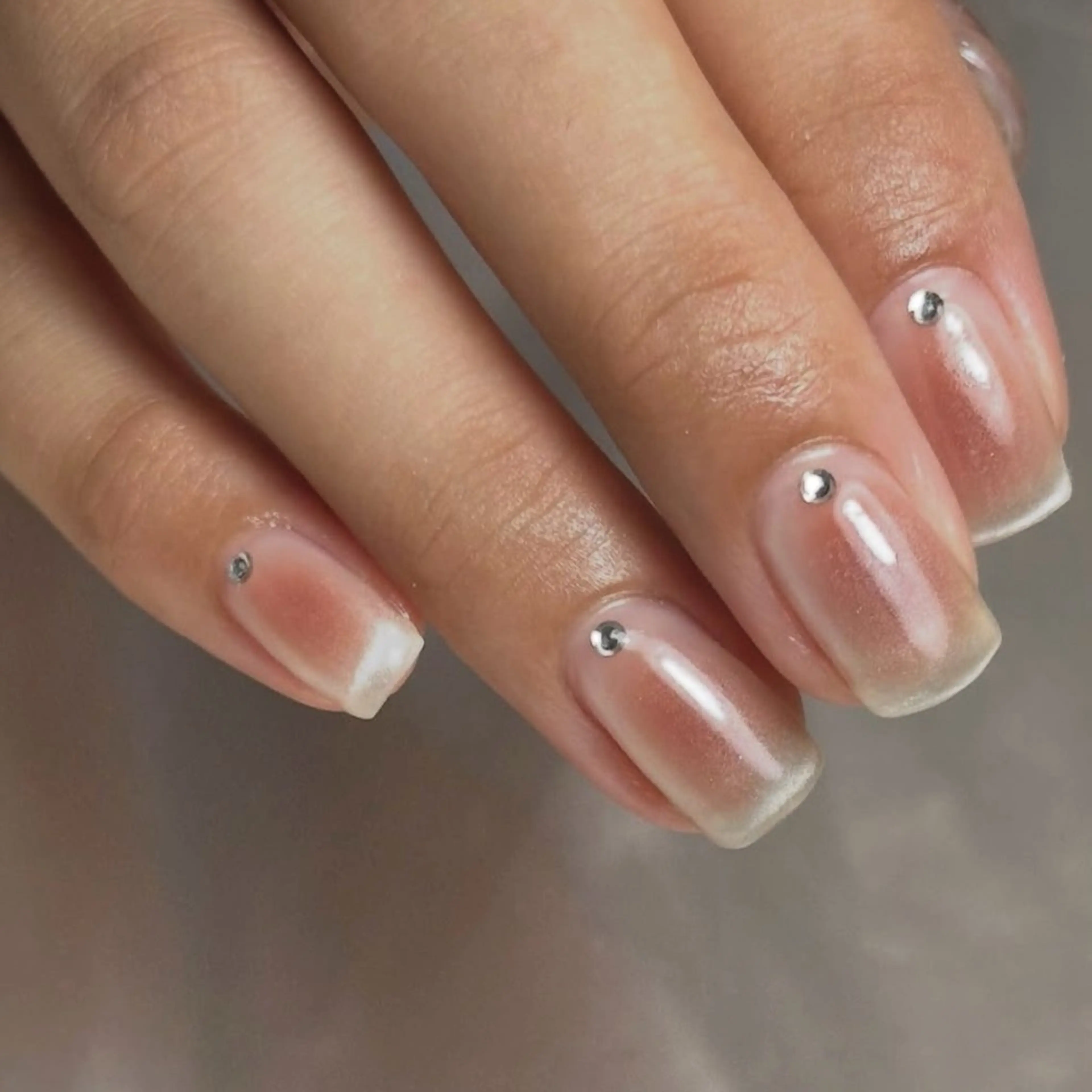 ネイル チークネイル フレンチネイル マグネットネイル マグネットフレンチ honoka .のネイルデザイン