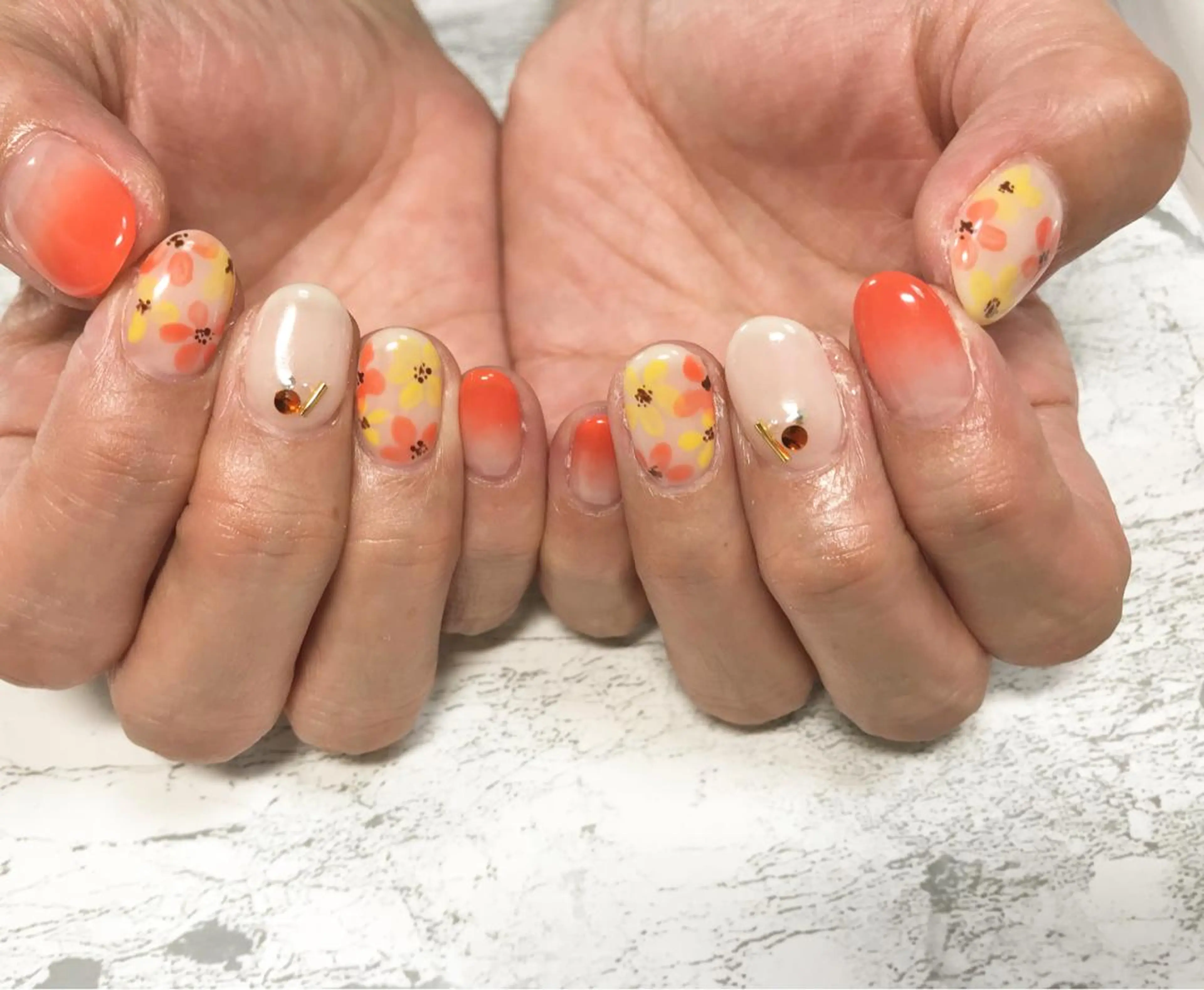 ネイル フラワーネイル フットネイル ニュアンスネイル オレンジ シンプルネイル nail fufla ♡yamane♡のネイルデザイン