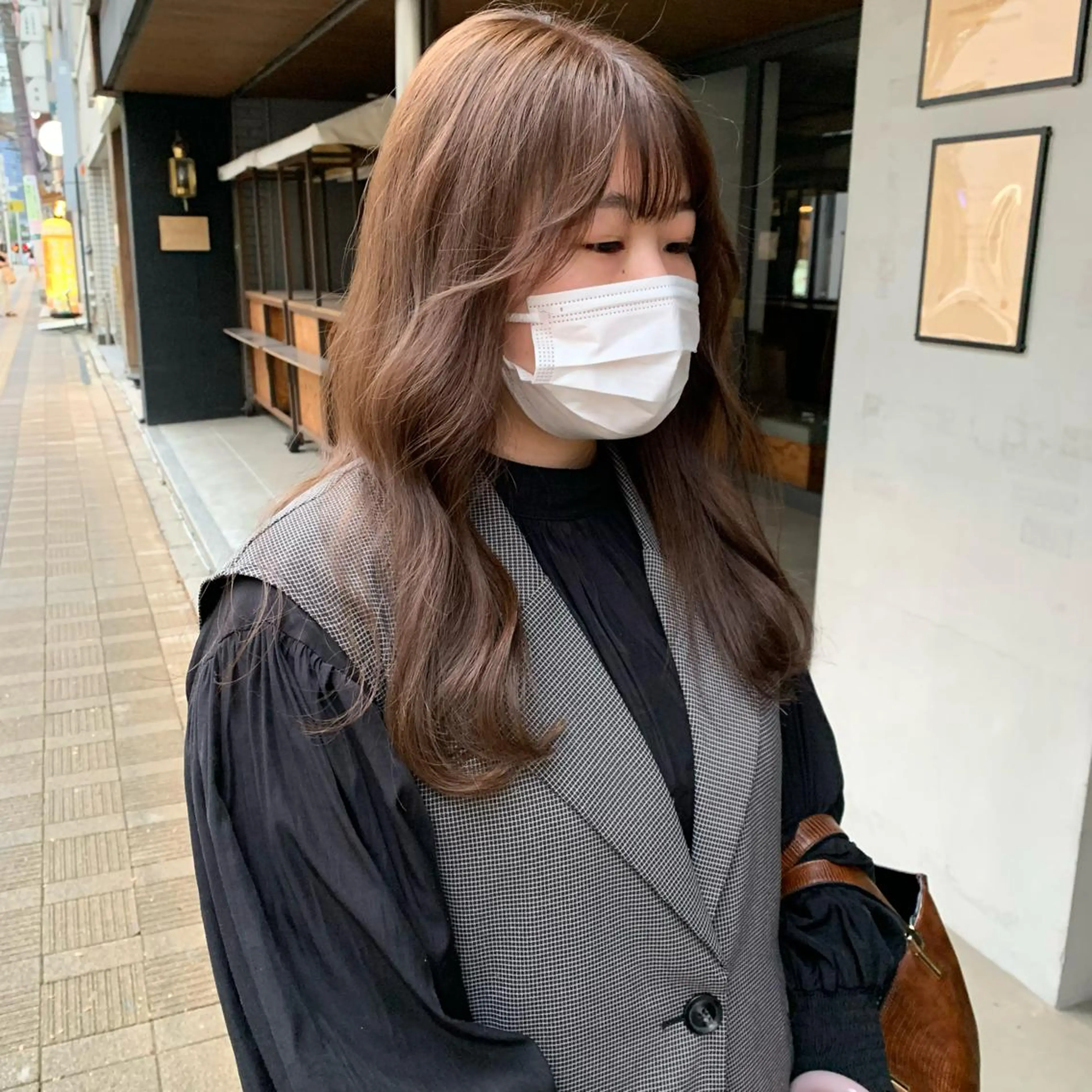 ロング カット ヘアカラー SAKINO． ベージュカラーのヘアスタイル