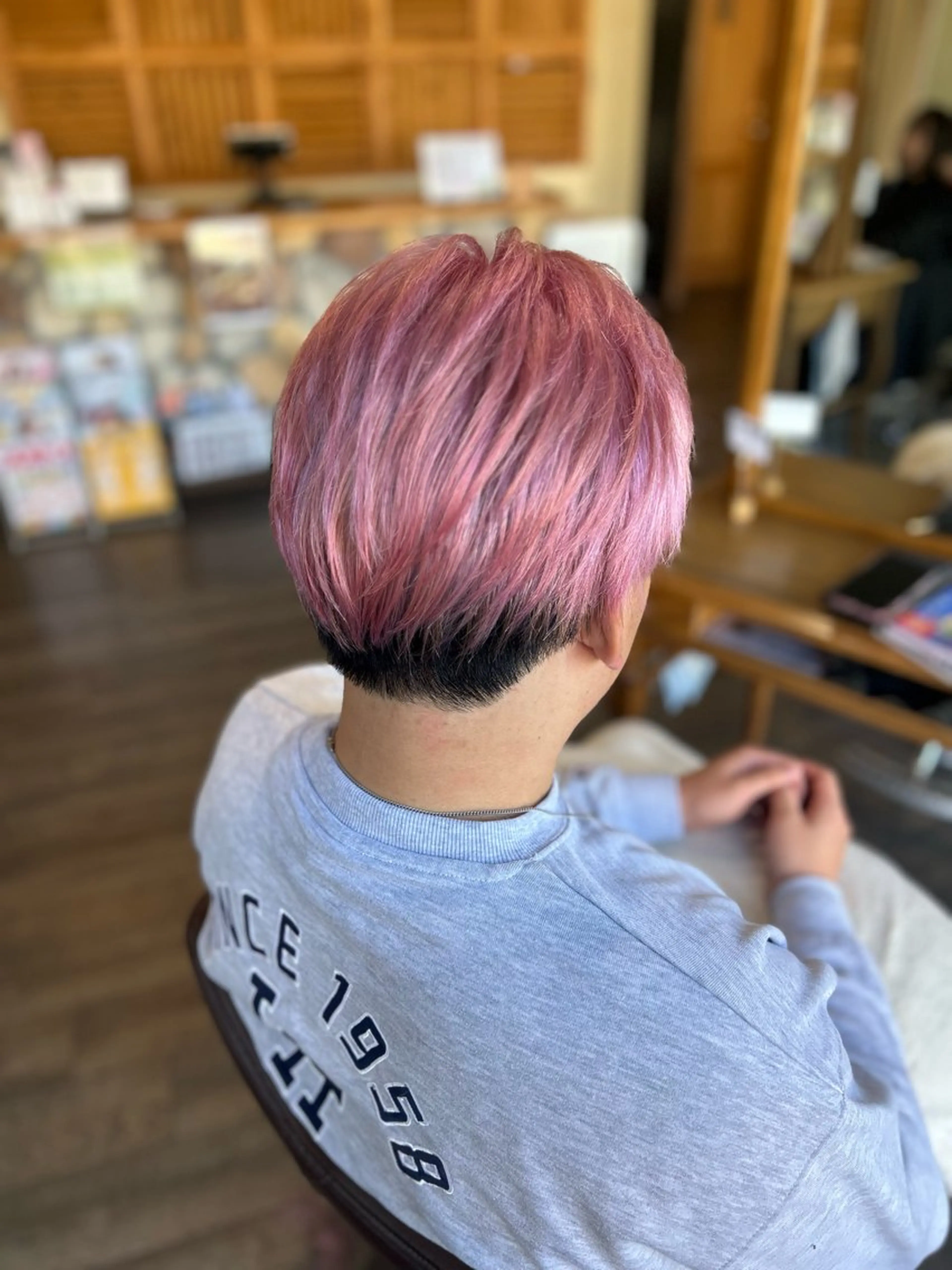 カラー メンズ メンズブリーチ ブリーチ ピンクカラー カット ヘアカラー 井上 花音のヘアスタイル