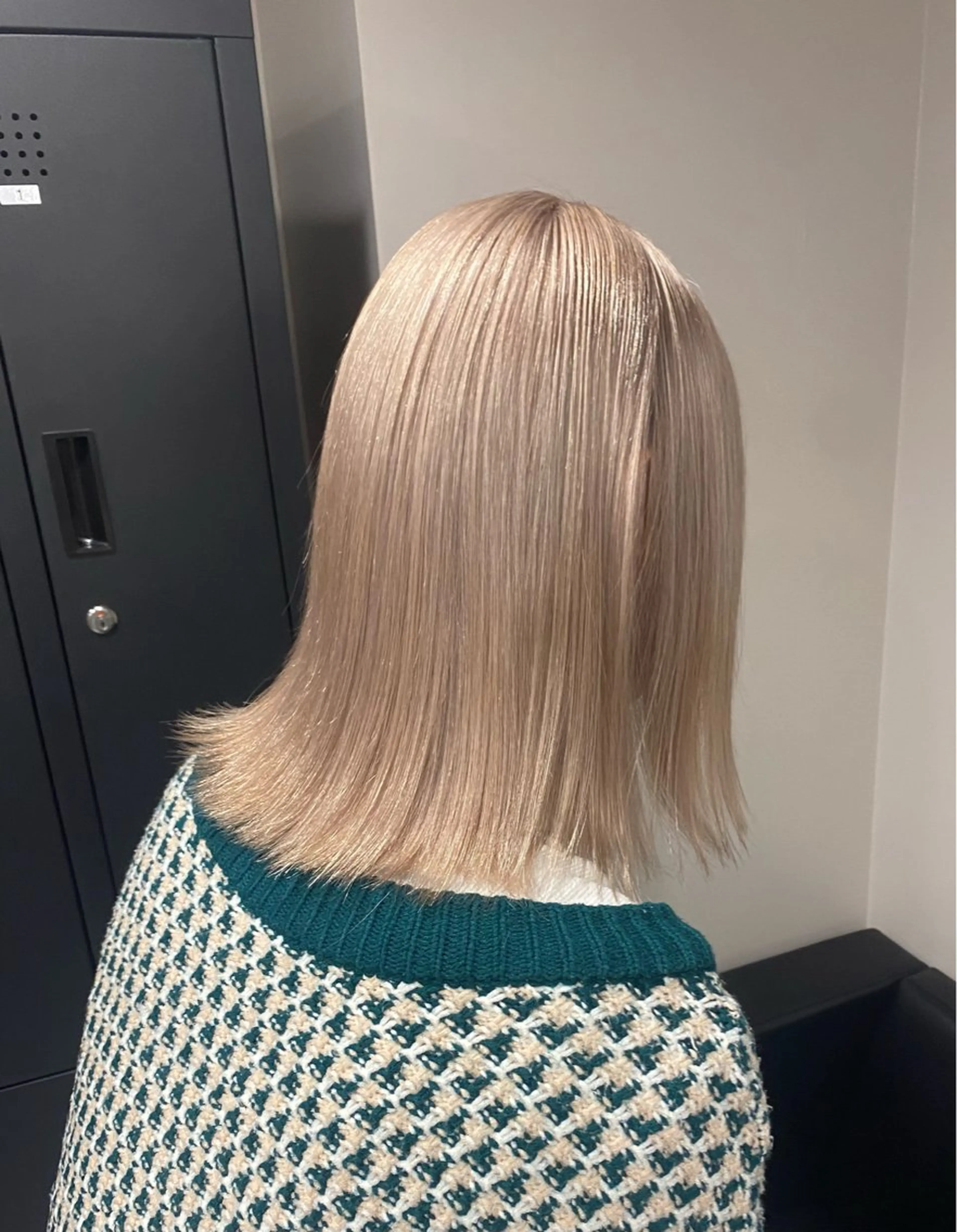 ミディアム レイヤー・ブリーチ kiyotoshiのヘアスタイル