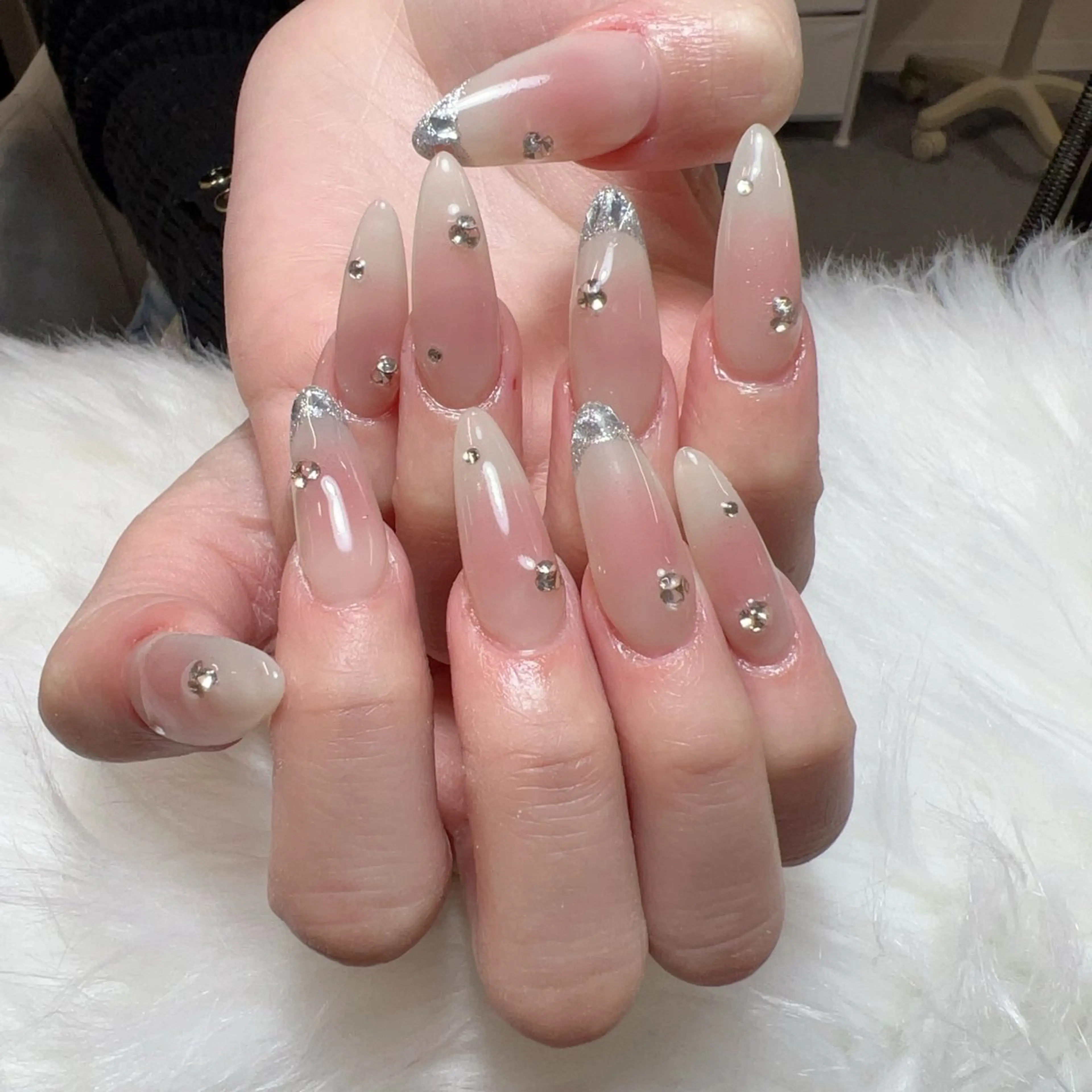 ネイル ハンドネイル 🦢Ella💌 長さだし専門店☁️のネイルデザイン