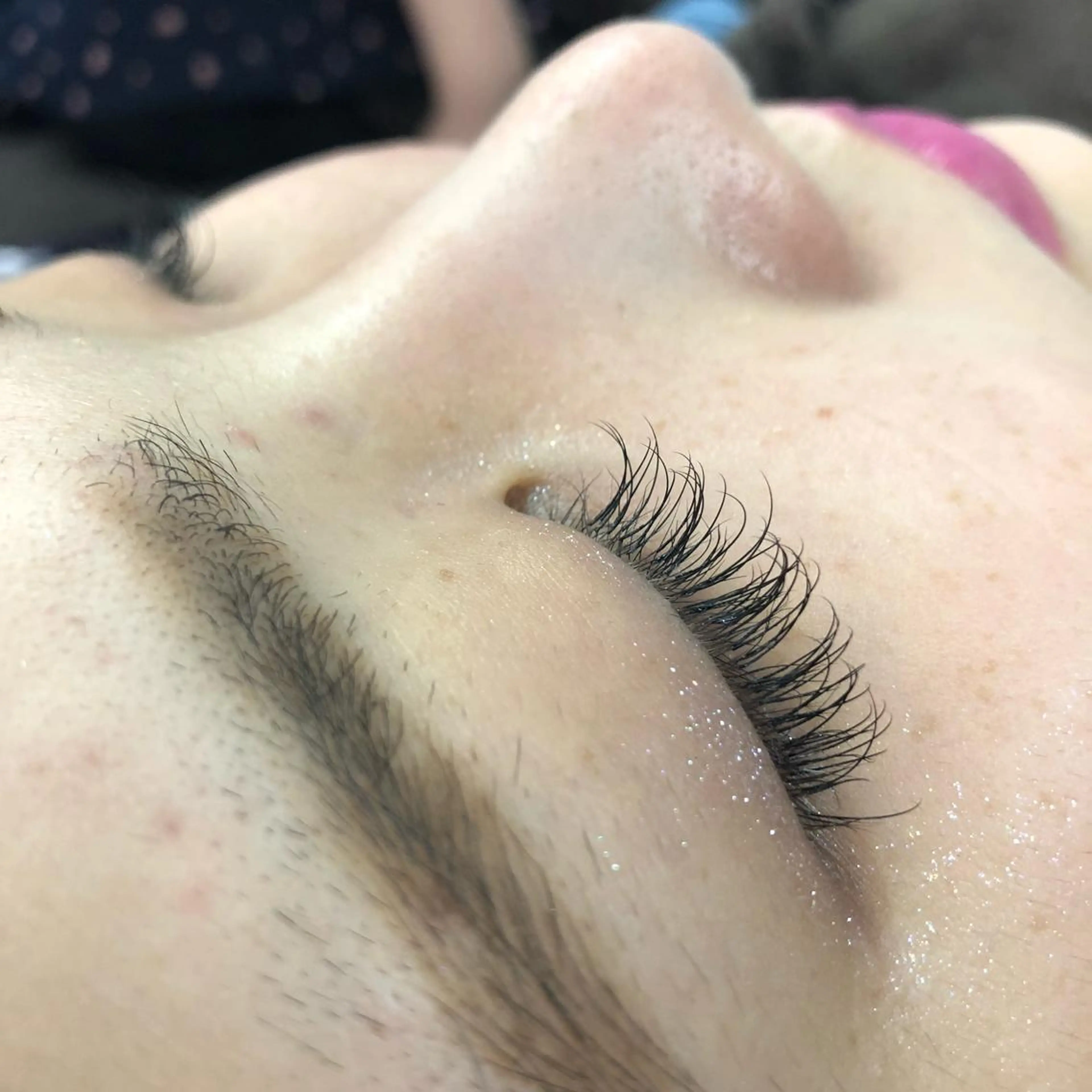 マツエク・マツパ レイヤーカット✖️ 柔らかベージュカラーのヘアスタイル