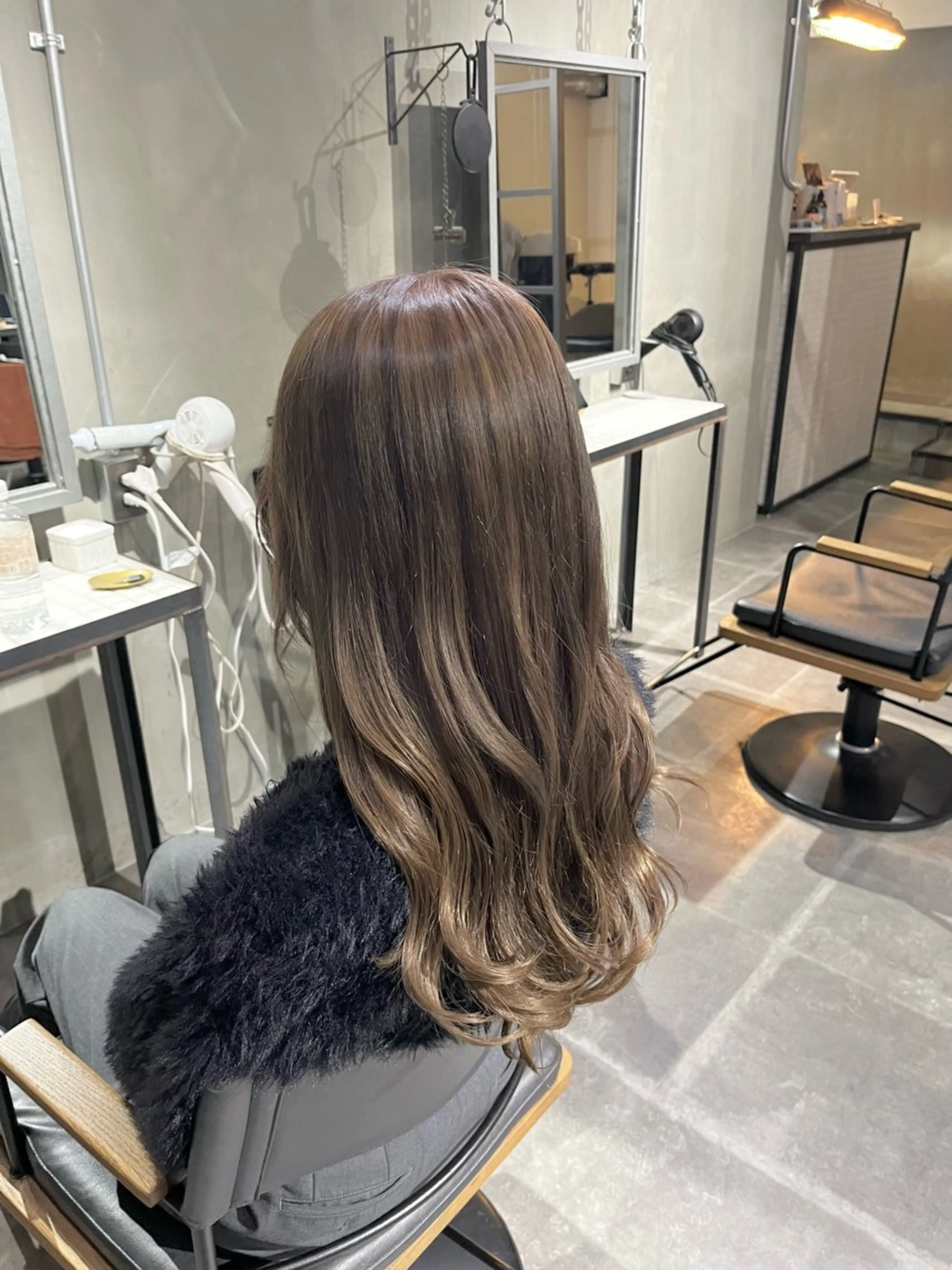 ロング カラー ベージュカラー ブリーチ ミルクティーベージュ ヘアカラー トリートメント 透明感♥韓国ヘア HINAのヘアスタイル