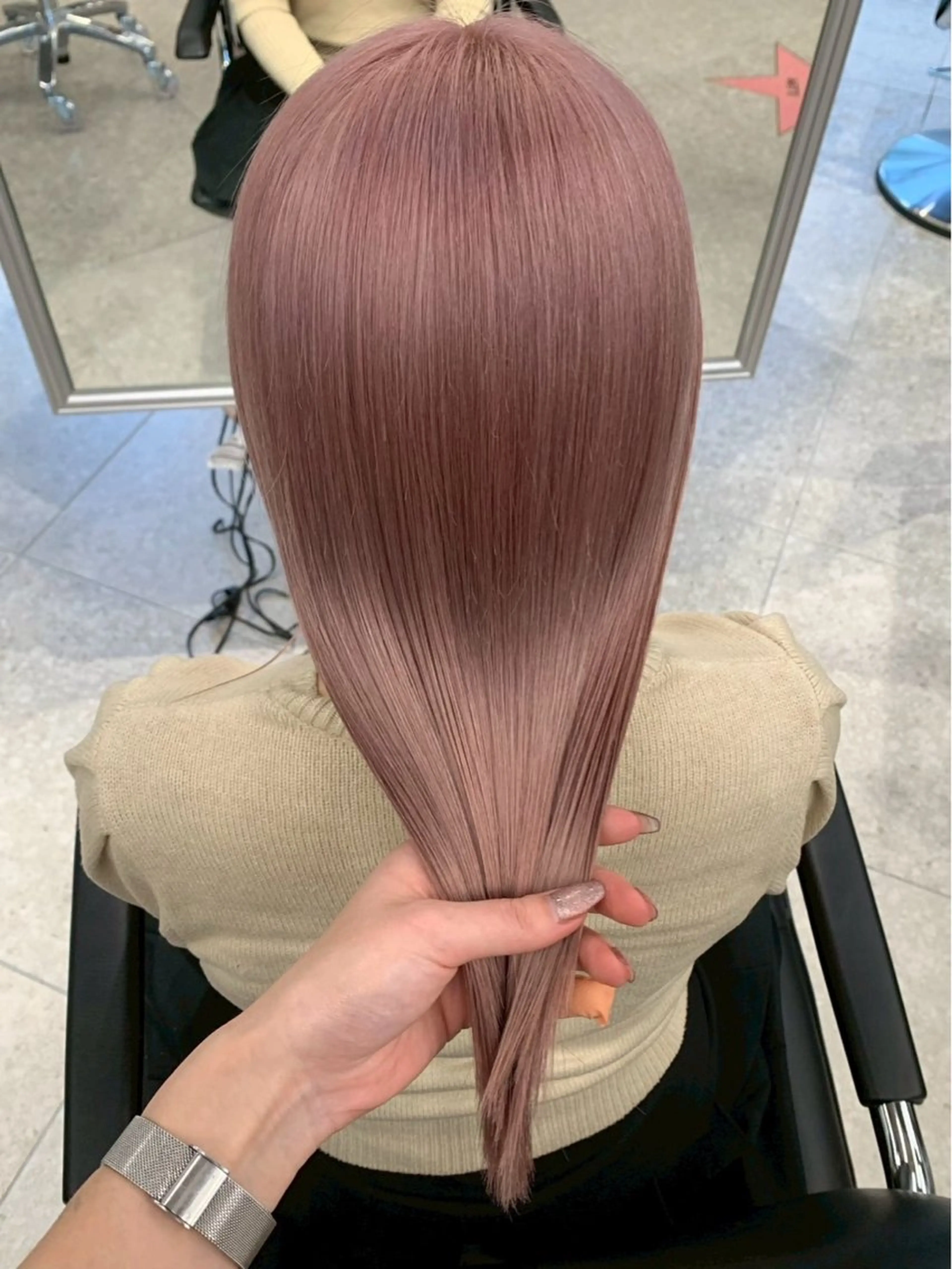 ロング カラー PELE ハイトーン RIMUのヘアスタイル