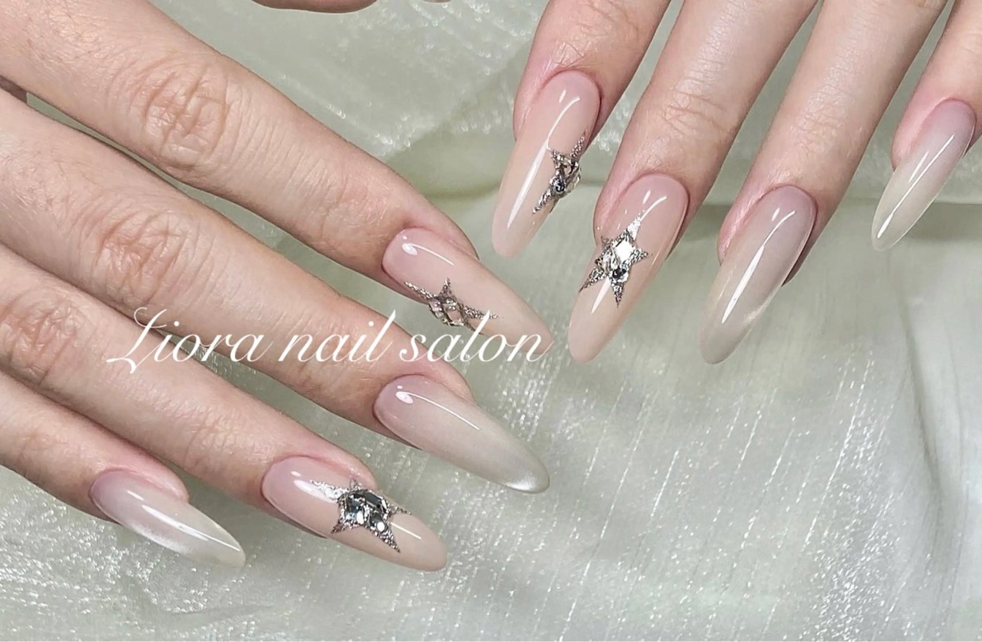 ネイル フレンチネイル ジェルネイル ガーリー グラデーション キラキラネイル ハンドネイル Liora nail スカルプ専門店のネイルデザイン