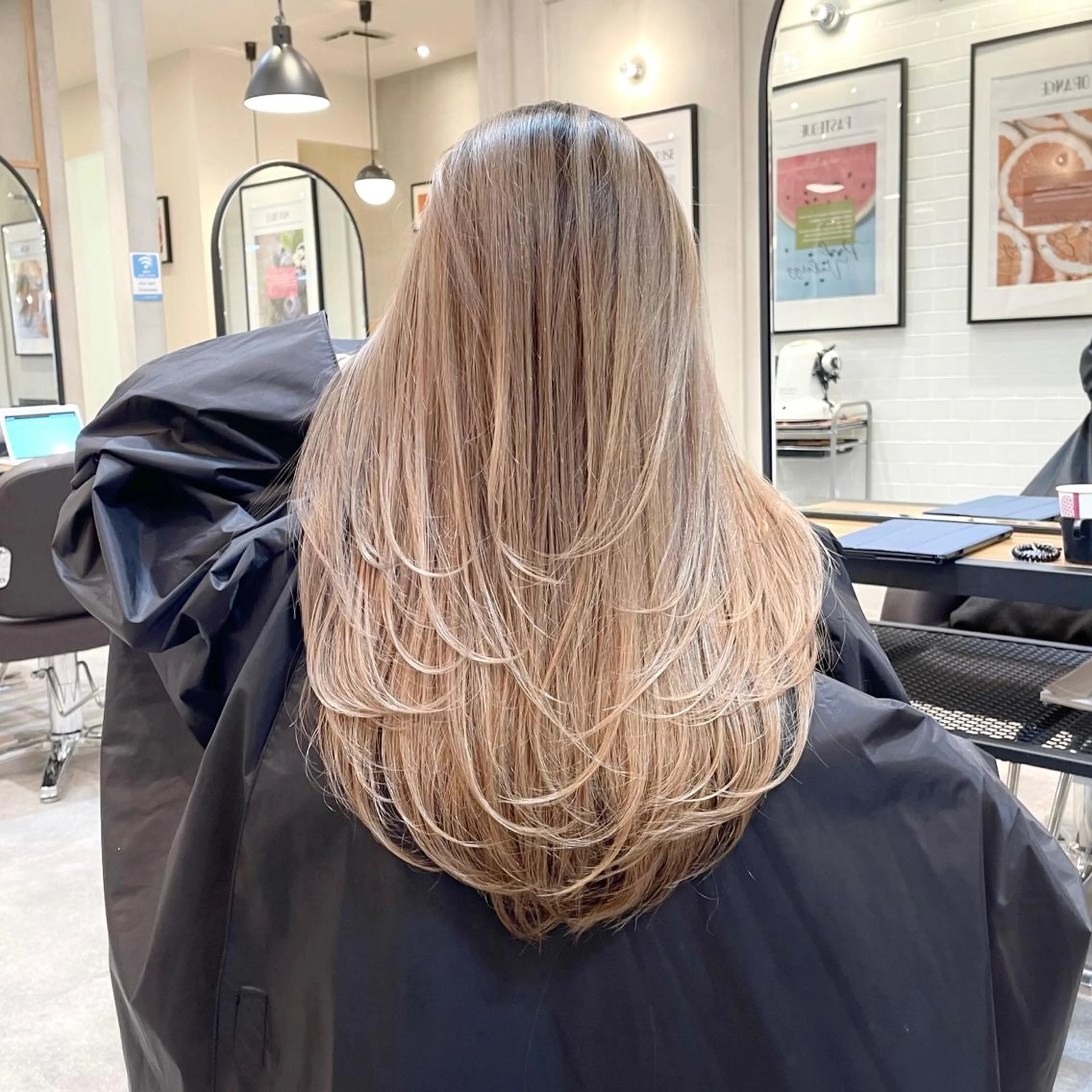 セミロング カラー ヘアアレンジ バレイヤージュ デザインカラー ハイライトカラー 外国人風カラー ハイライト アンドウ ユウ/ レイヤーカット/韓国のヘアスタイル