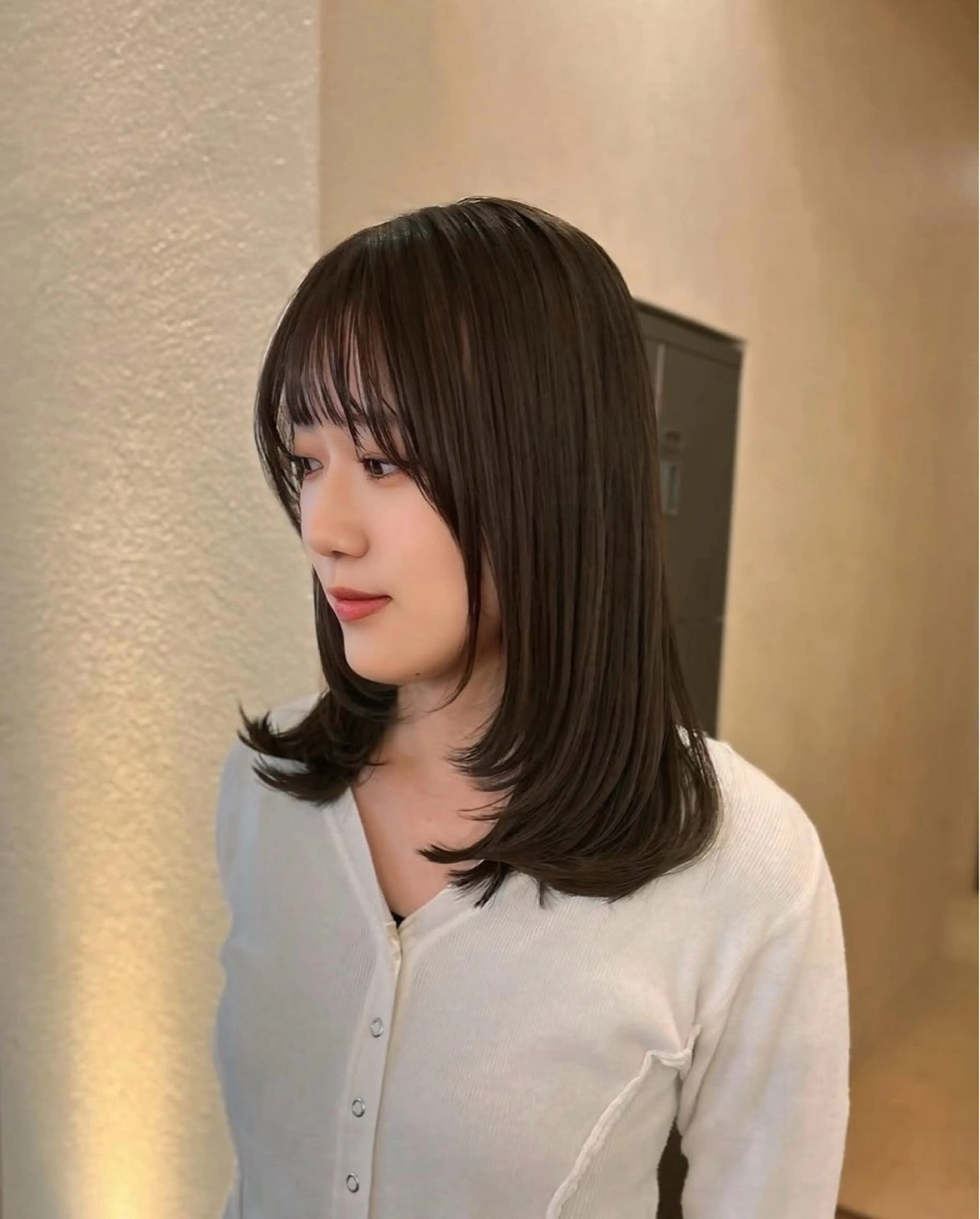 セミロング AILERON 神村のヘアスタイル