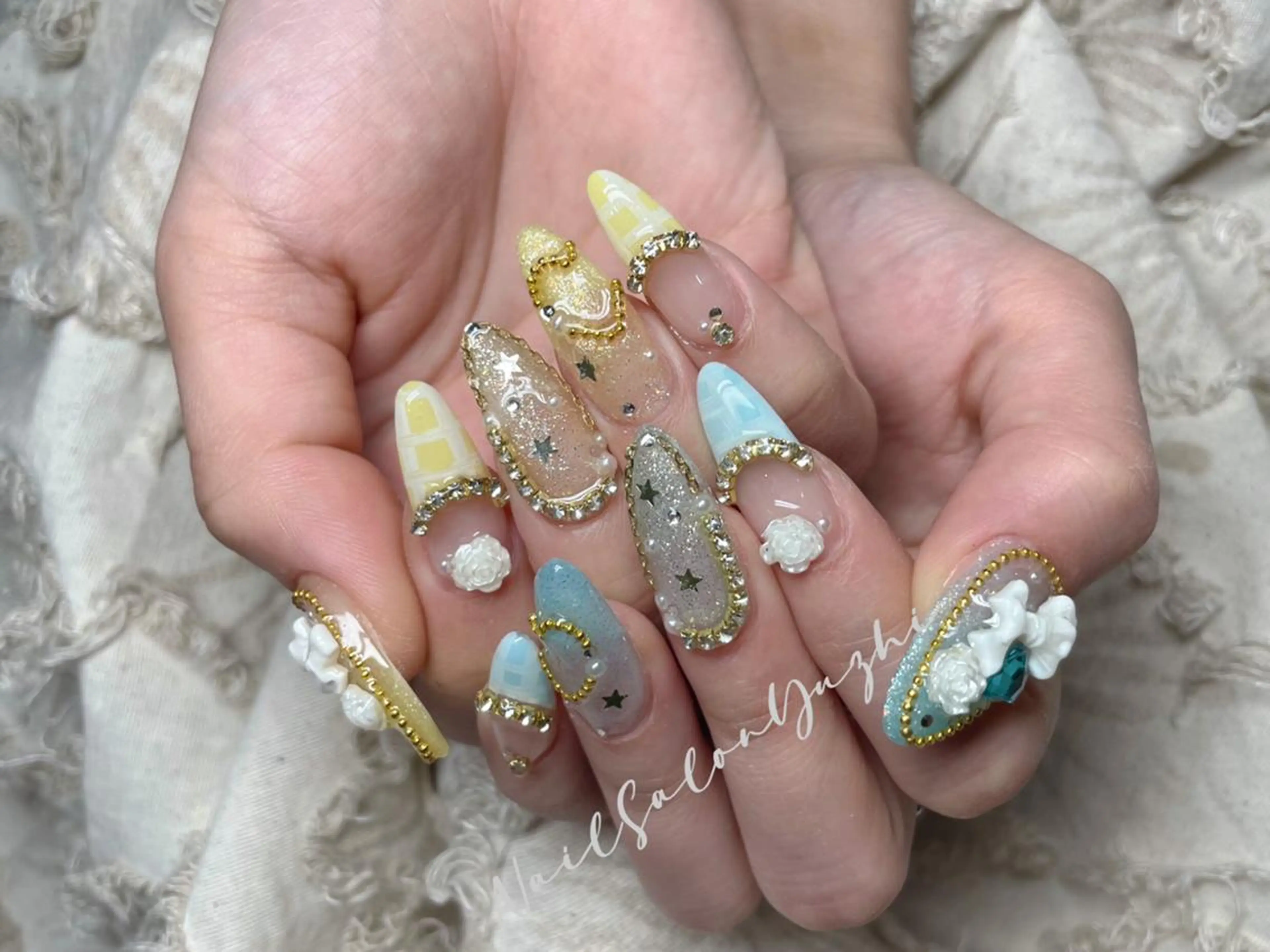 ネイル キラキラネイル ロングネイル マグネットネイル ミラーネイル ニュアンスネイル ハンドネイル ハンドケア MAKI💚💚💚 秋葉原.のネイルデザイン