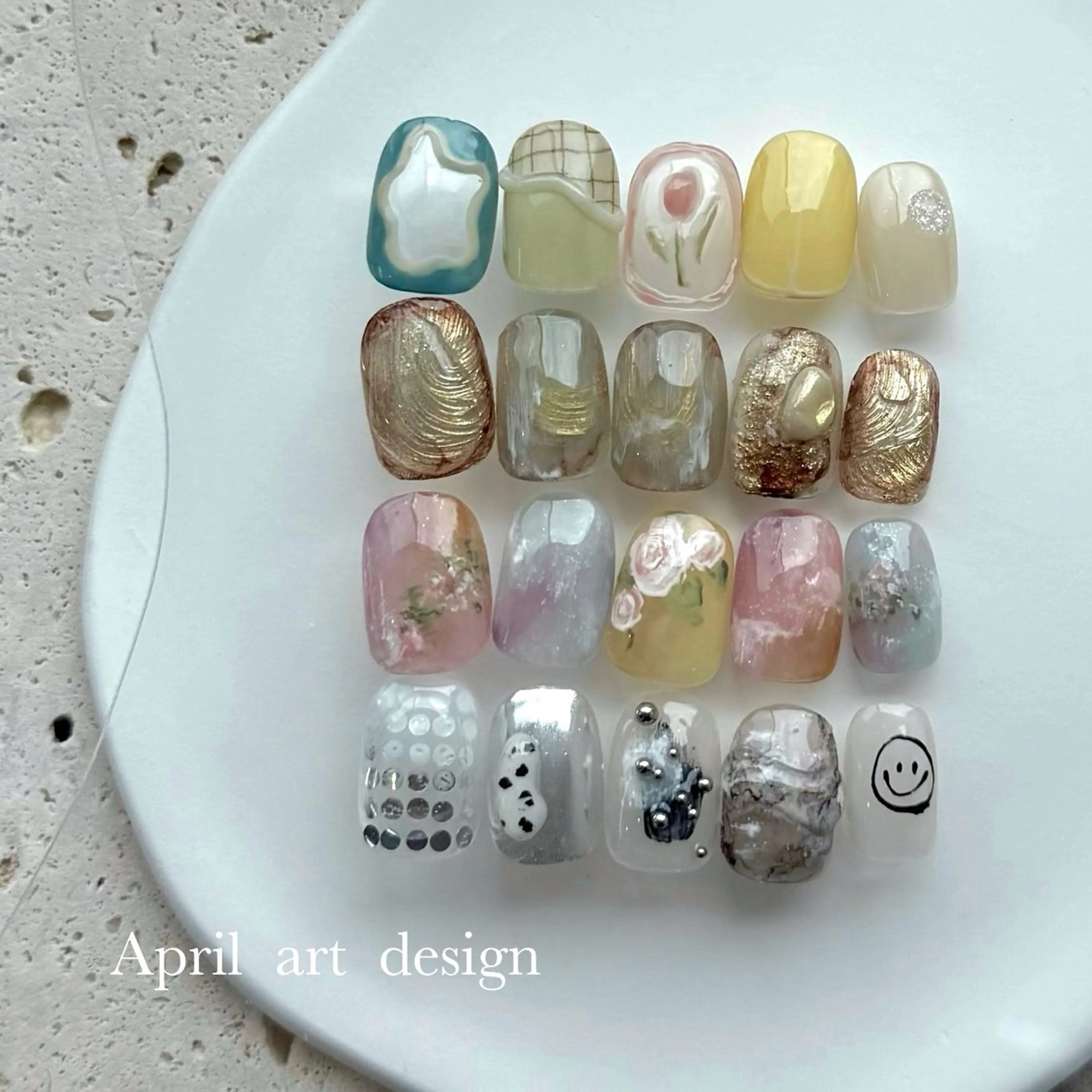 ネイル アートネイル ジェルネイル ゴールド 持ち込み ニュアンスネイル ハンドネイル norme_ akiのネイルデザイン