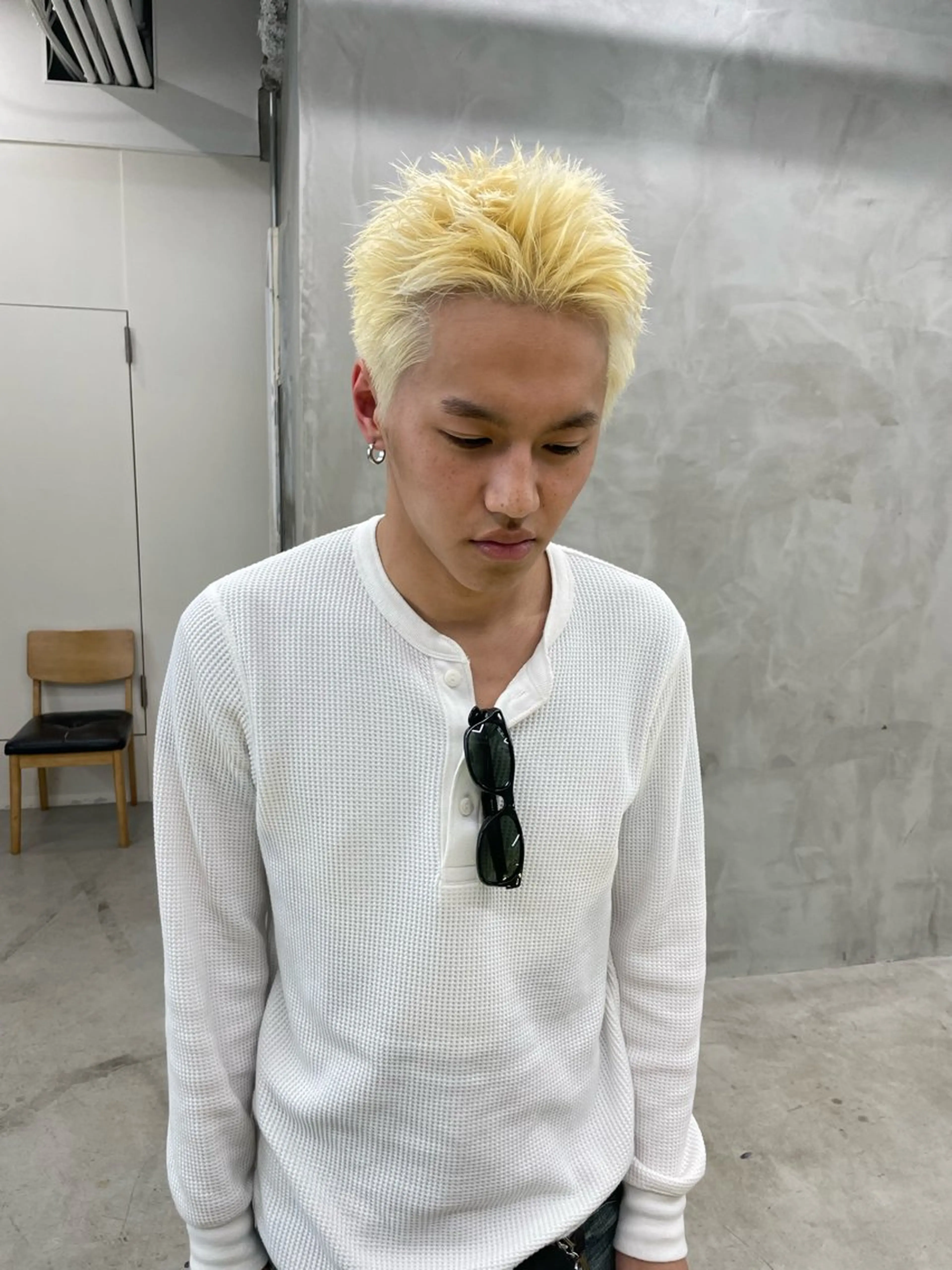 ショート カラー メンズ メンズハイトーン ブロンド ハイトーンカラー スパイラルパーマ 🌐hina⭐️のヘアスタイル