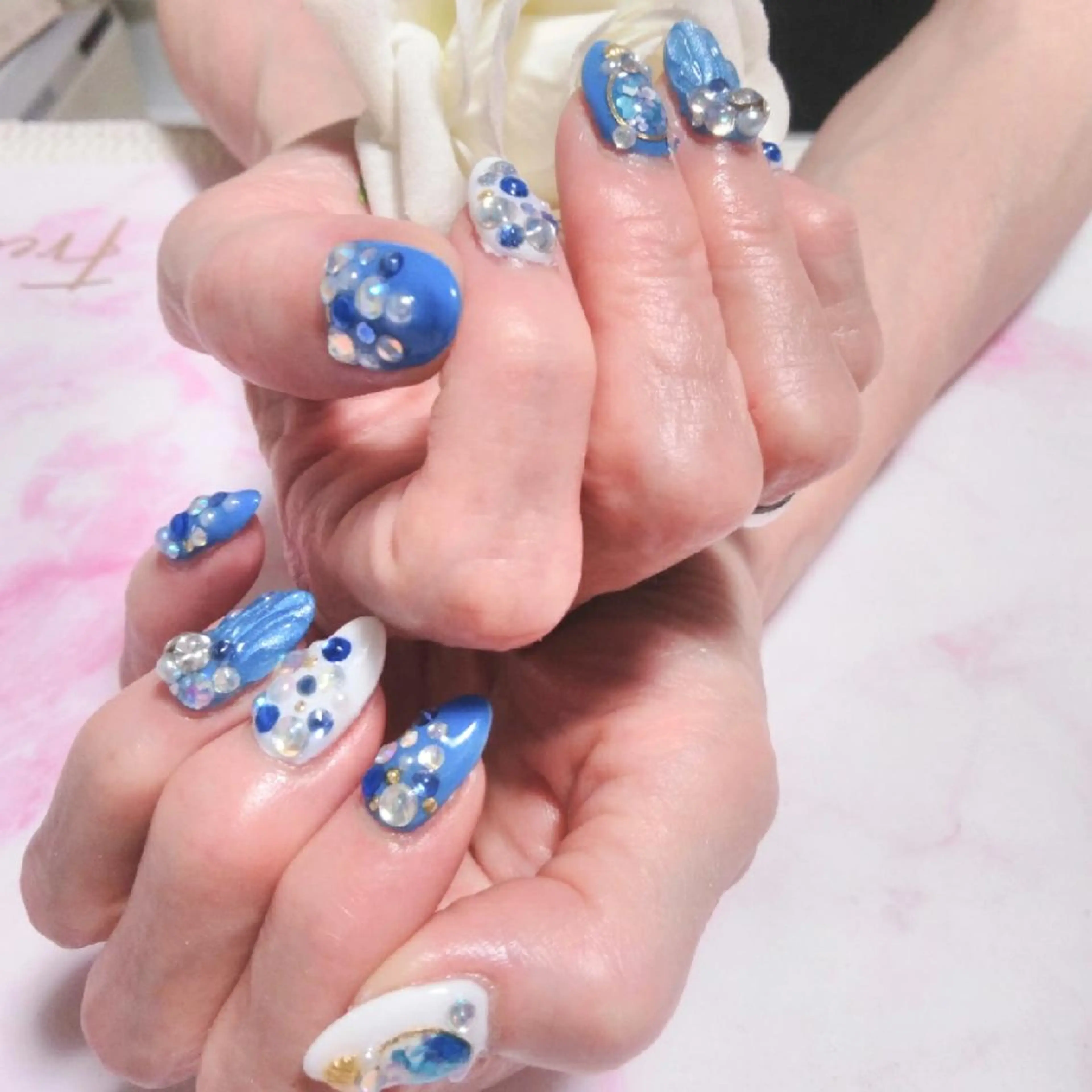 ネイル エステとネイル ローズコンフォートのネイルデザイン