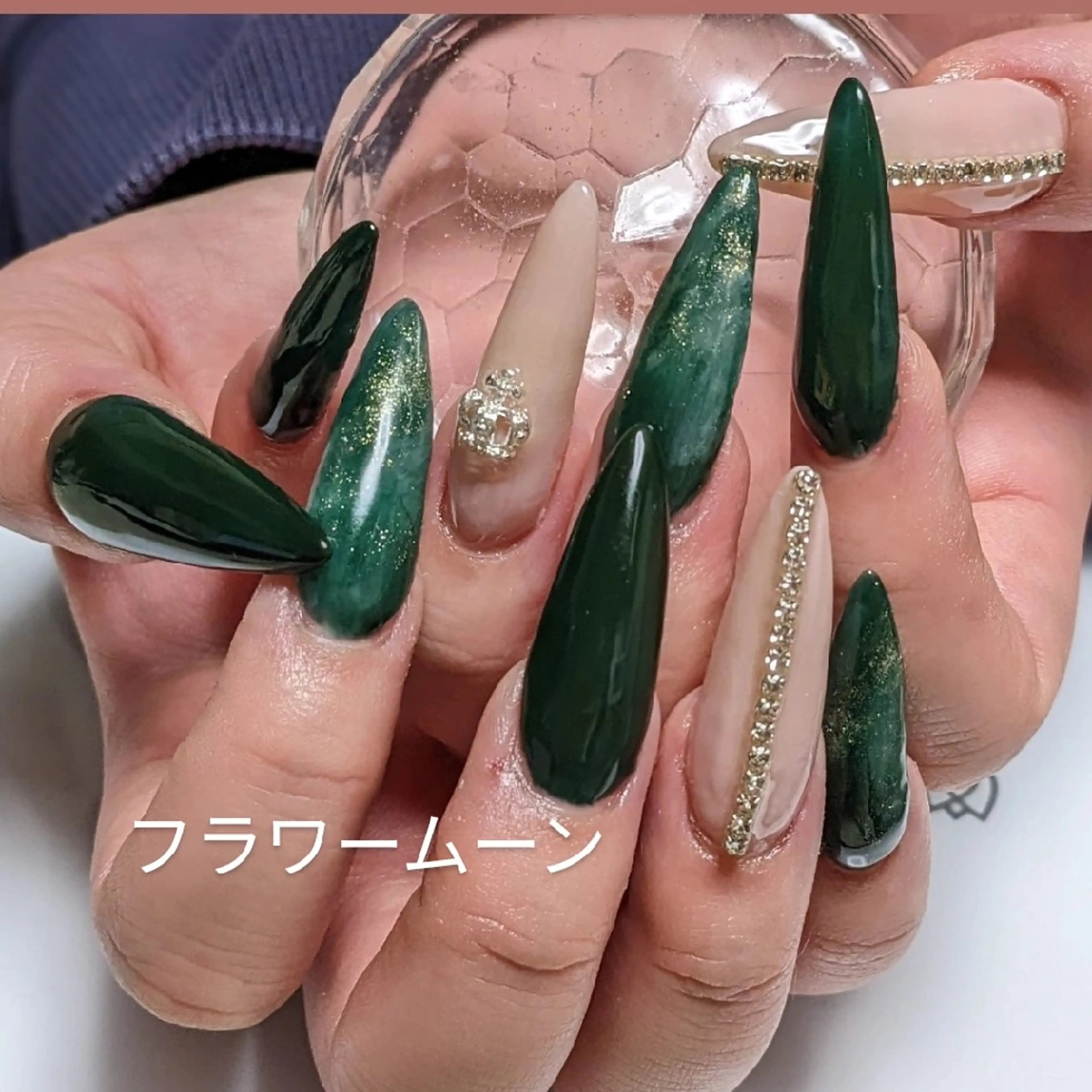 ネイル ストーンネイル ハンドネイル ハンドケア フラワー ムーンのネイルデザイン