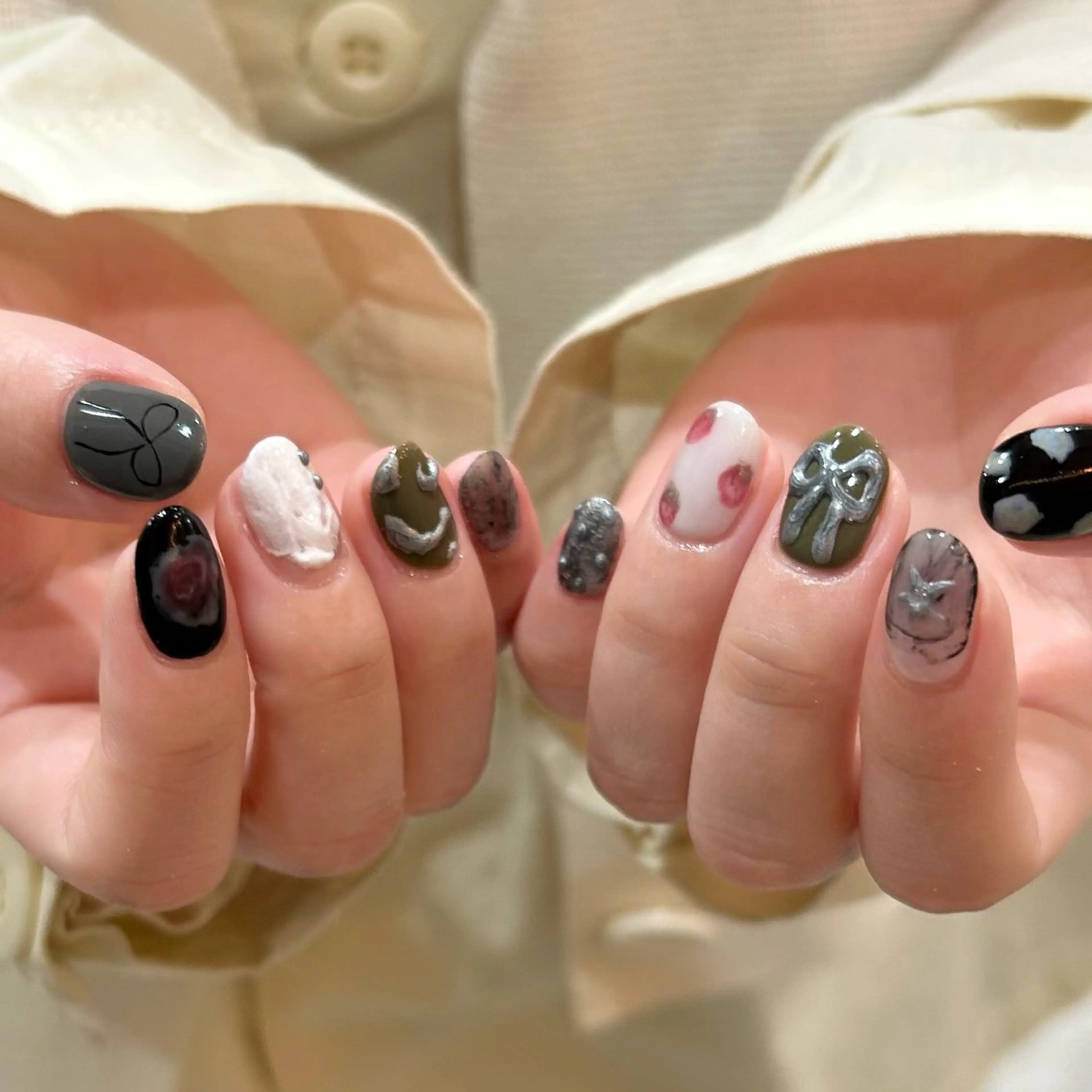 ネイル ミラーネイル ハンドネイル shio ♡ 17.20日空きありのネイルデザイン