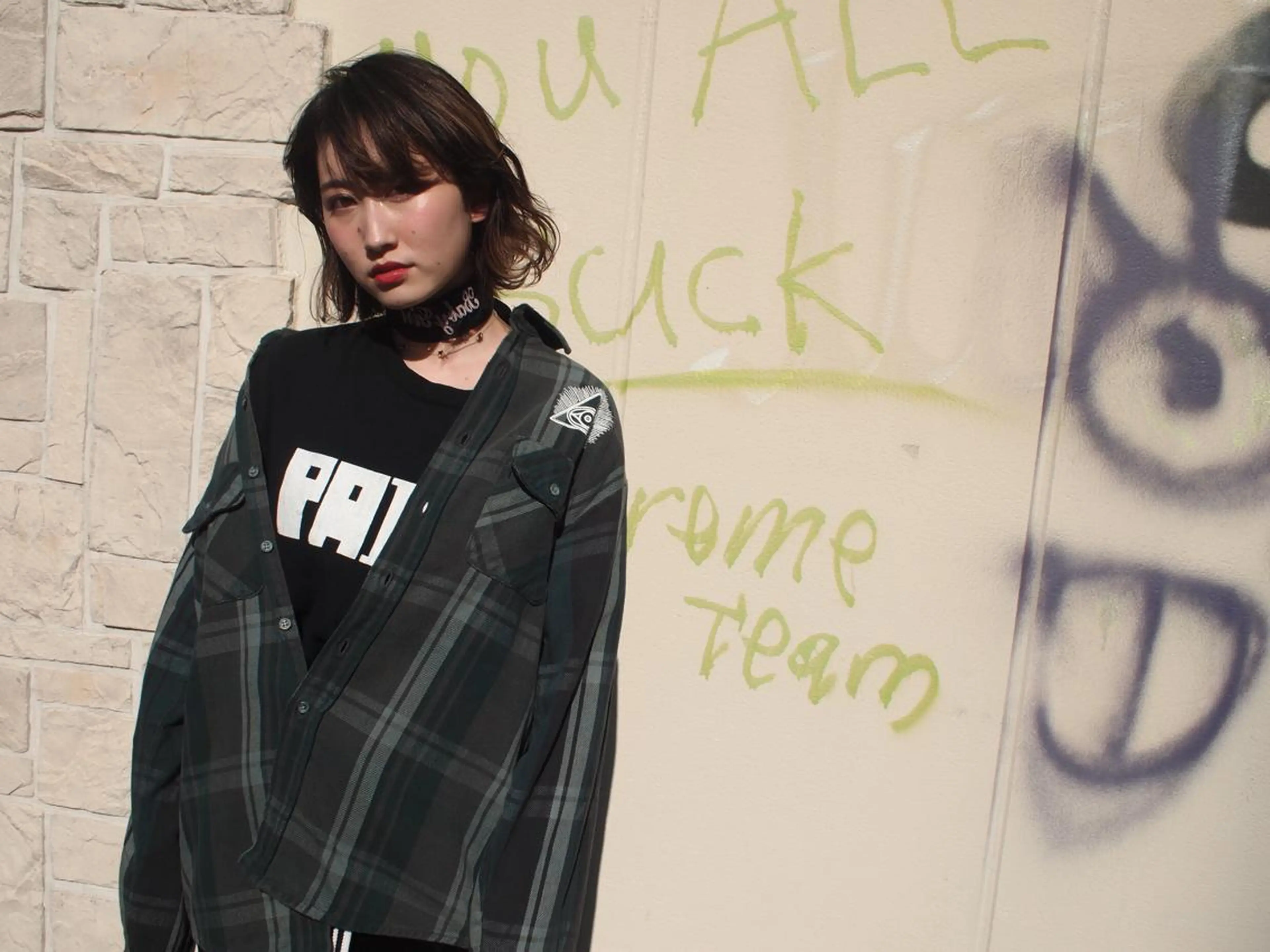 ミディアム カラー パーマ ウルフカット／吉村 桃子のヘアスタイル