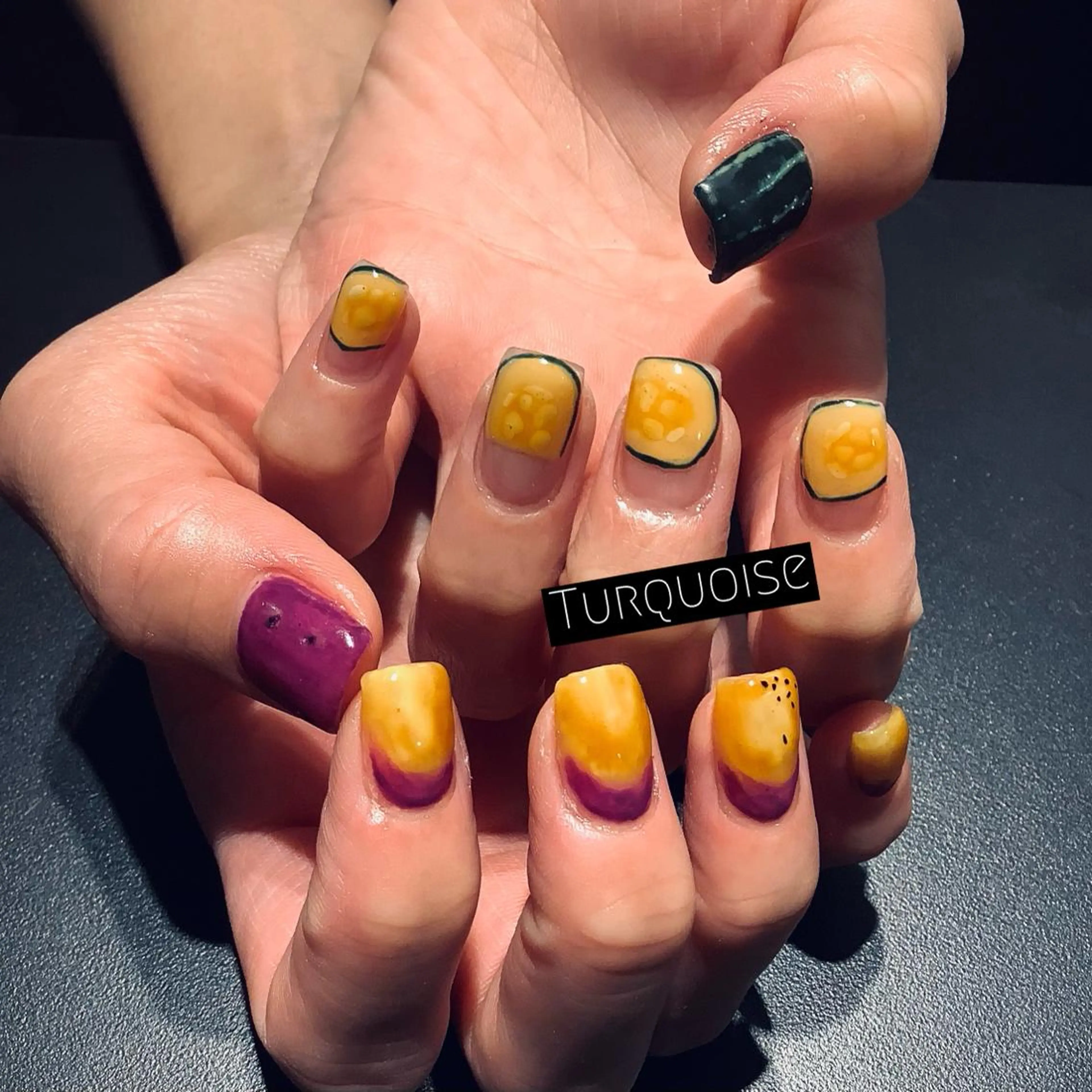 ネイル 個性派ネイルサロン 💅🏼ターコイズのネイルデザイン