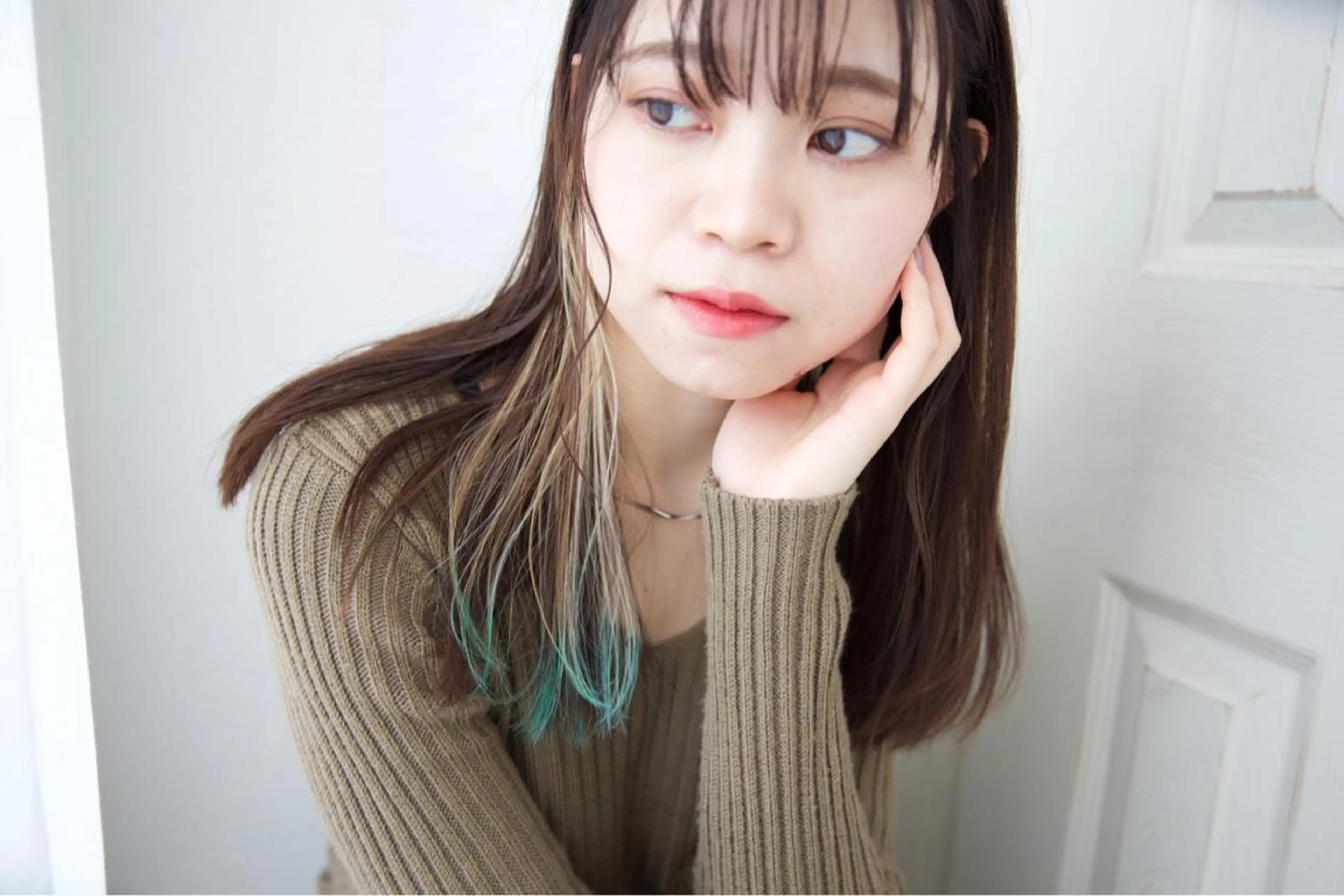 セミロング カラー fio マナミのヘアスタイル