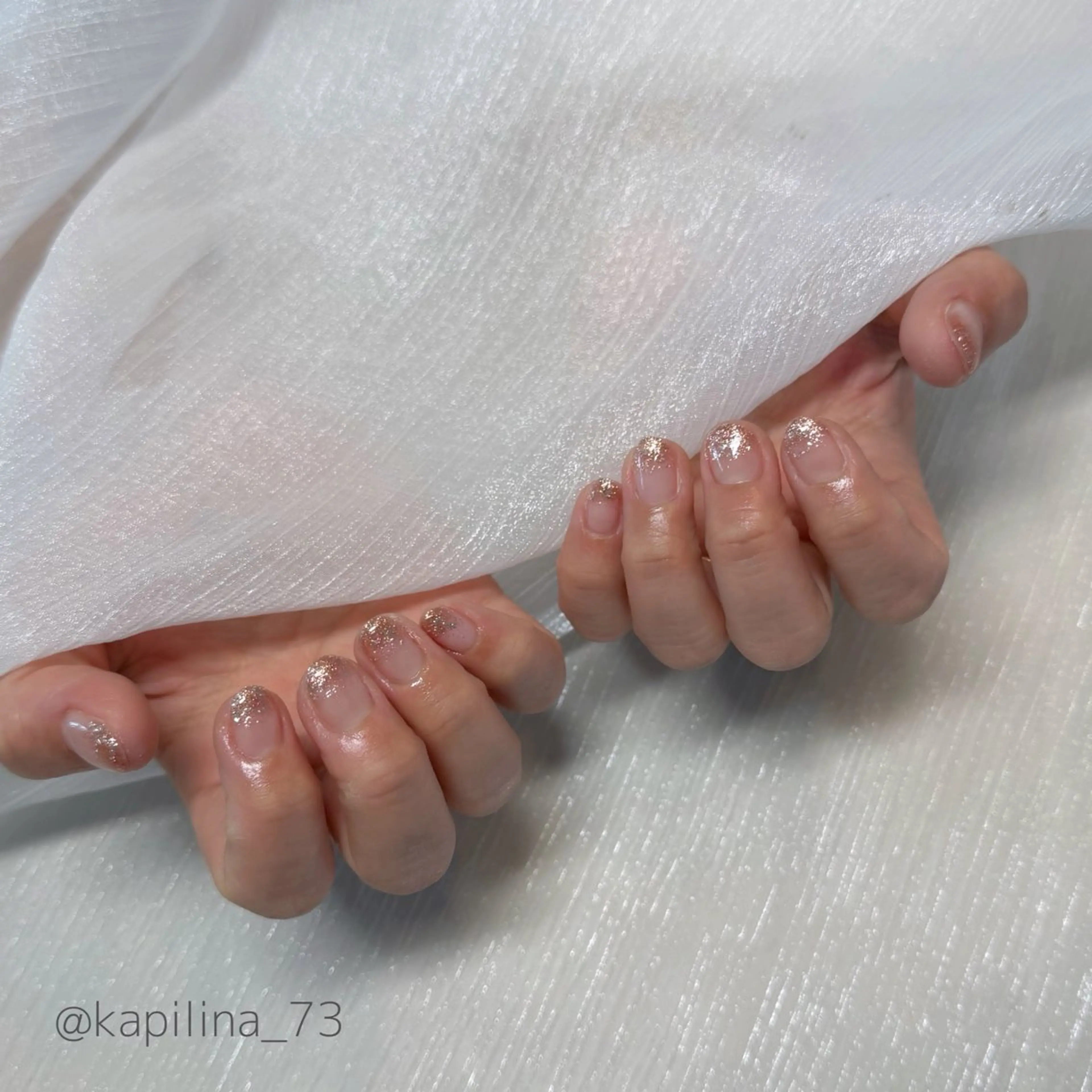 ネイル グラデーション ラメ(グリッター) ラメグラデーション ピンク ハンドネイル Nailsalon Ka pilina所属・Kapilina🌺 MOMOのネイルデザイン