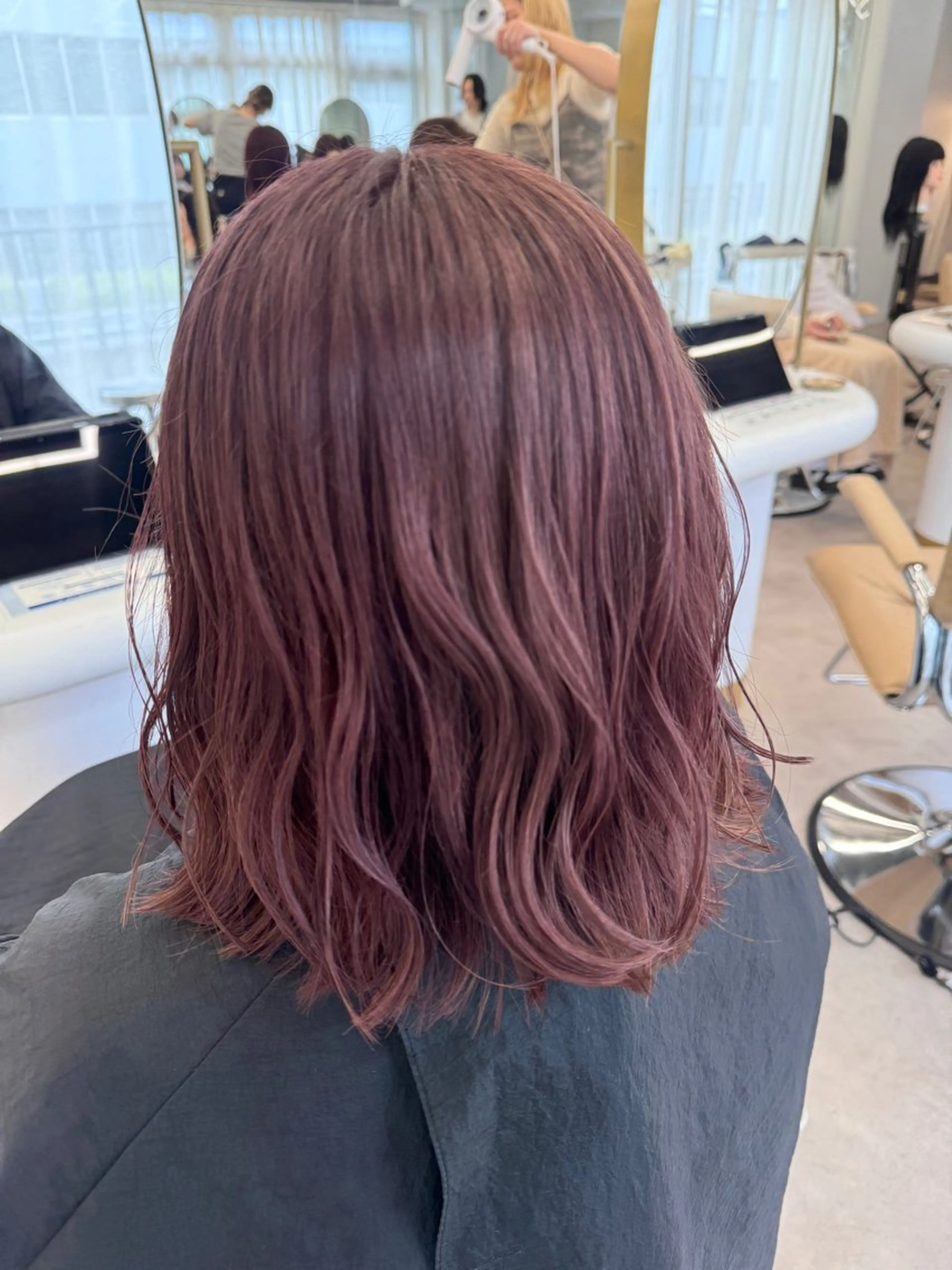 ミディアム ヘアカラー 透明感カラー🫧⌇ AO🫐🩵のヘアスタイル