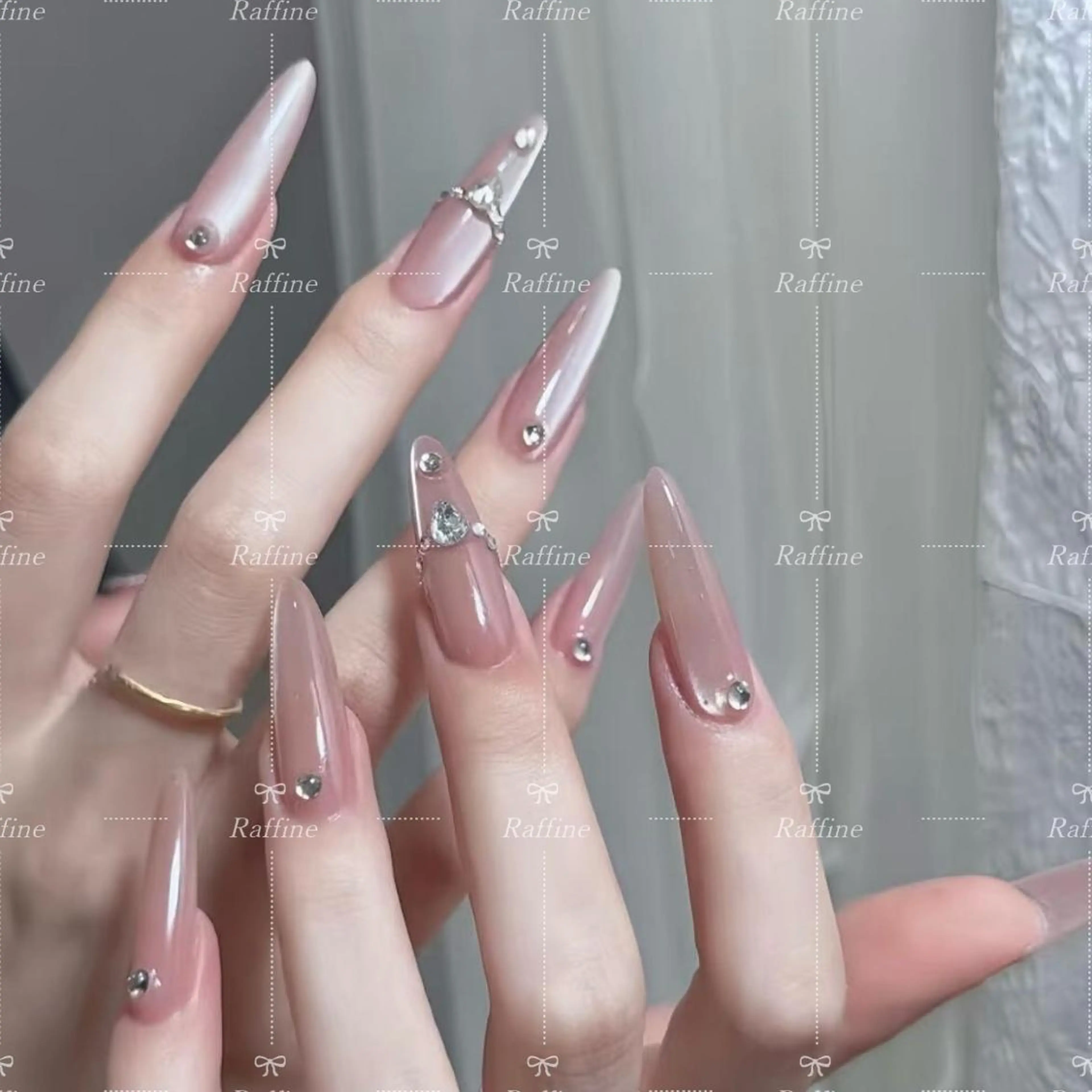ネイル マグネットネイル ハンドネイル RAFFINE haru🦋🩵のネイルデザイン