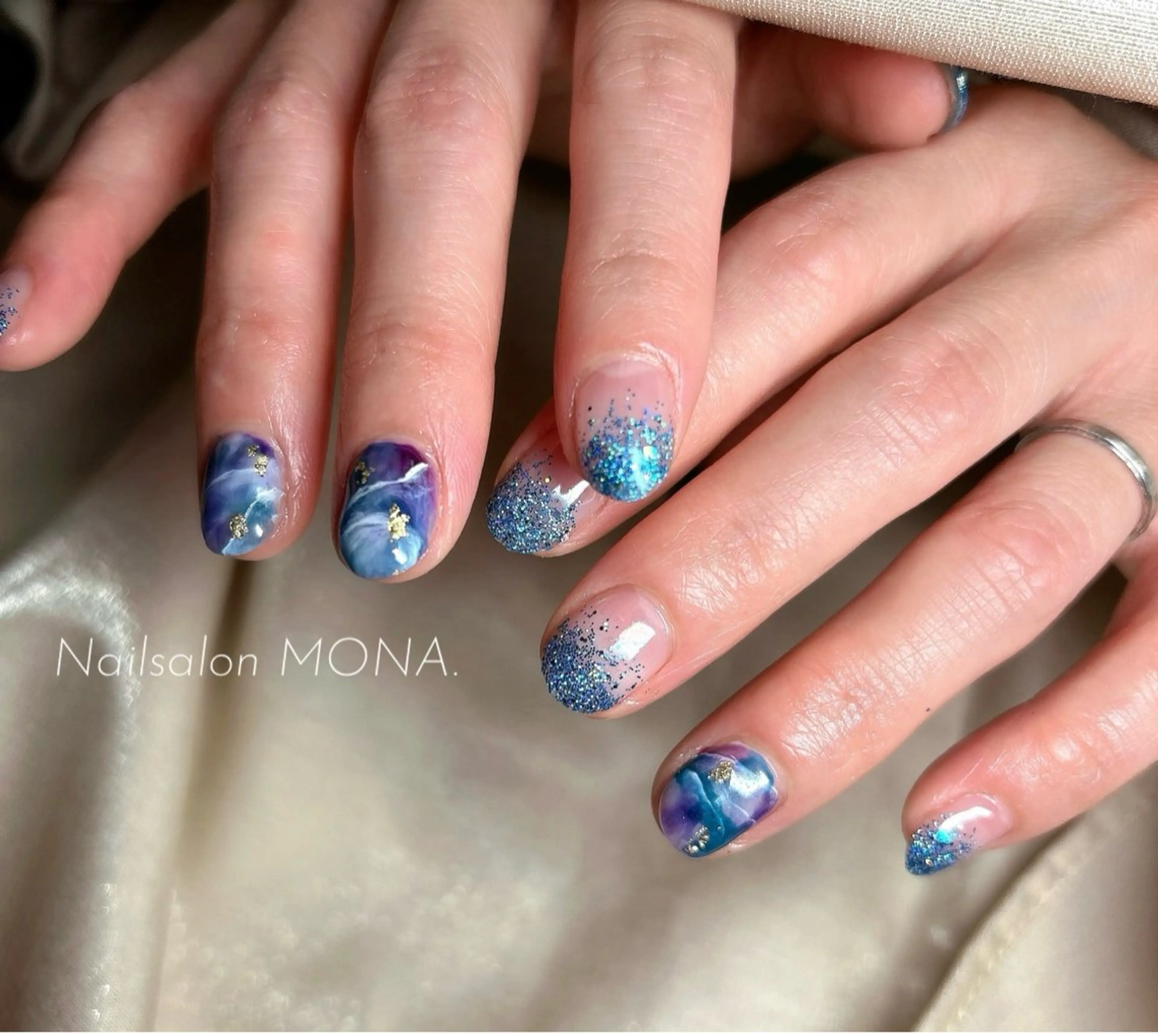 ネイル ブルー ラメ(グリッター) ニュアンスネイル パープル ハンドネイル Nailsalon MONA.のネイルデザイン