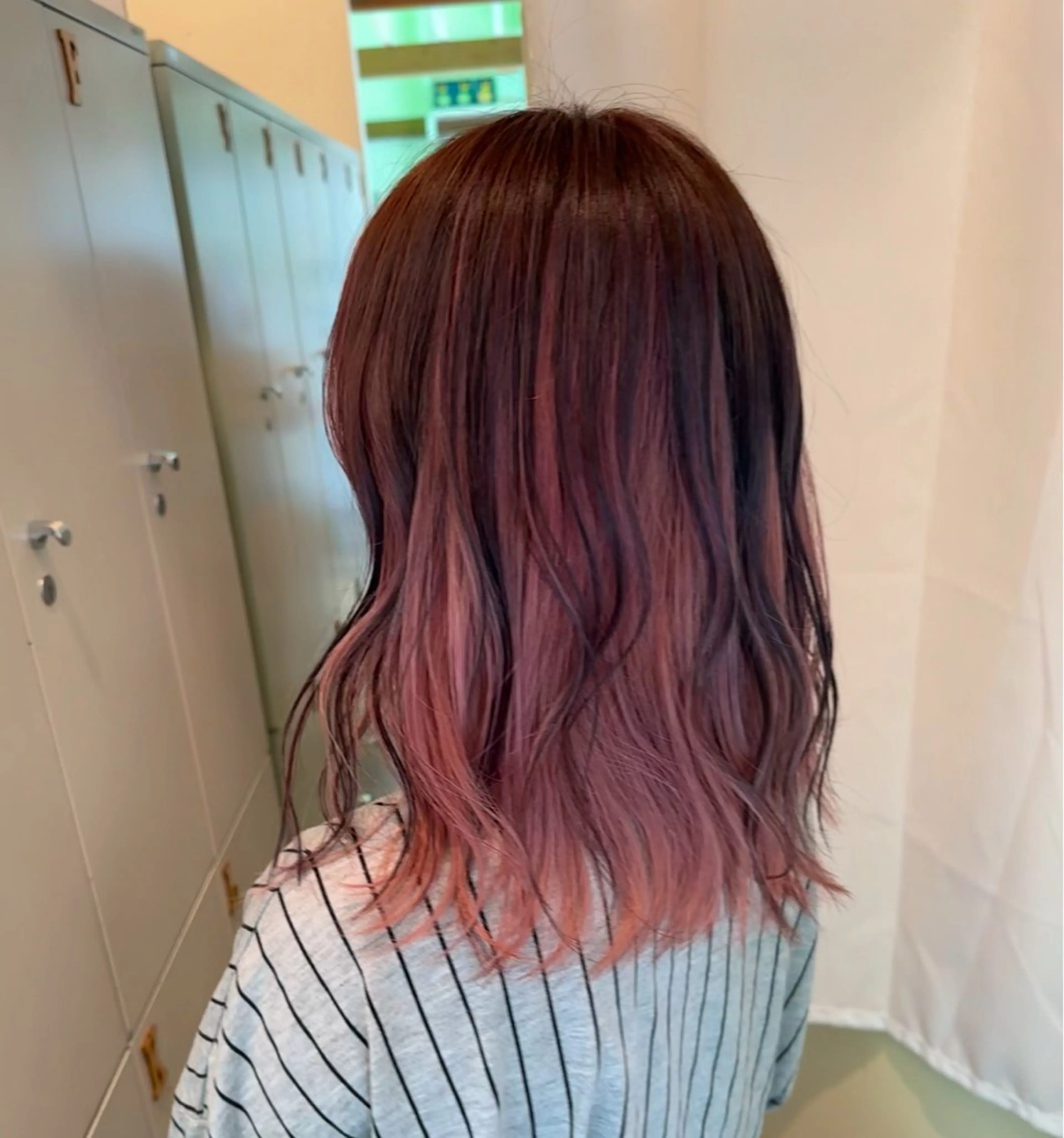 ミディアム ヘアカラー エクステ/ハイトーン /レイヤーカットのヘアスタイル