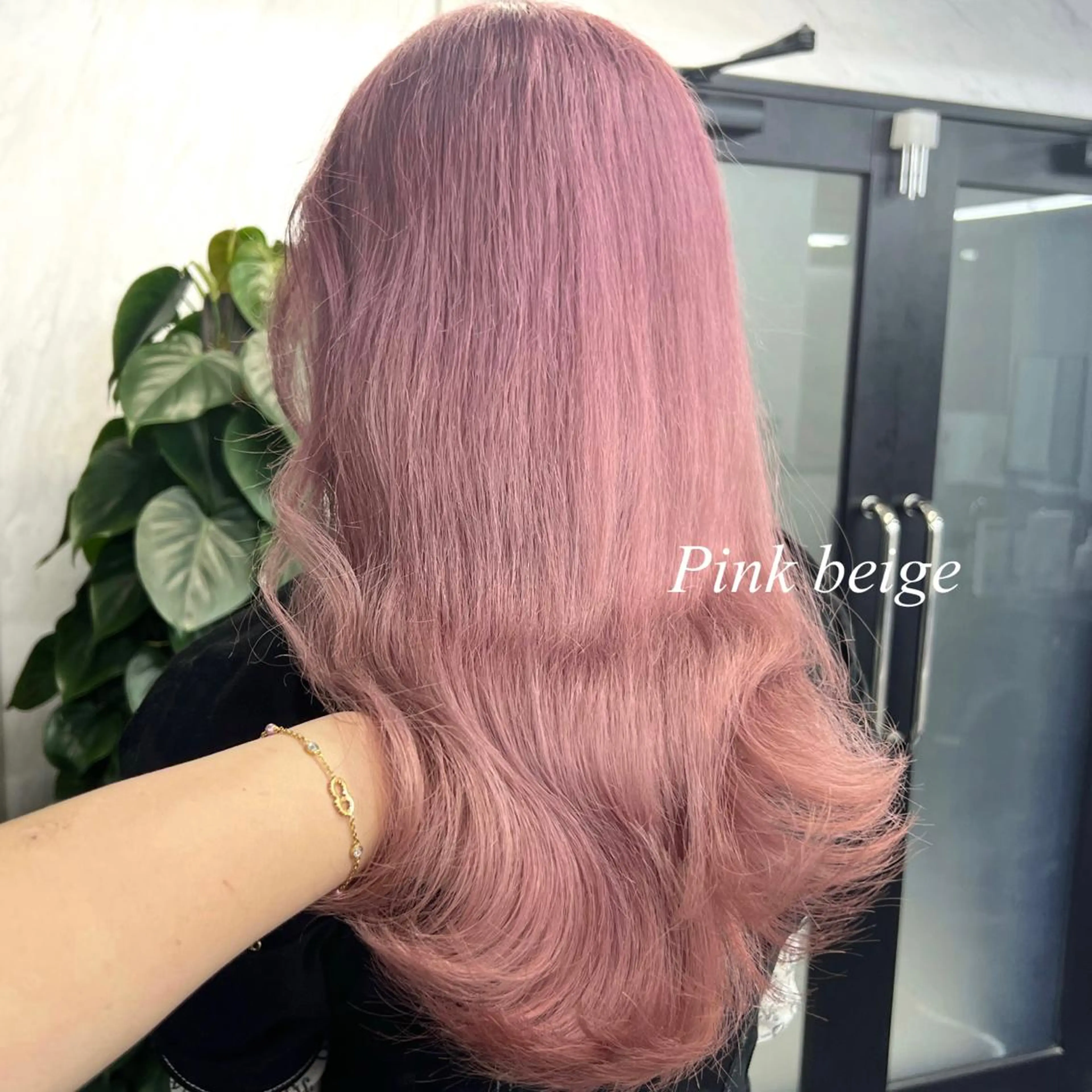 ロング カラー シールエクステ ハイトーンカラー エクステ ヘアカラー トリートメント シールエクステ特化 ハイトーン、NANAのヘアスタイル