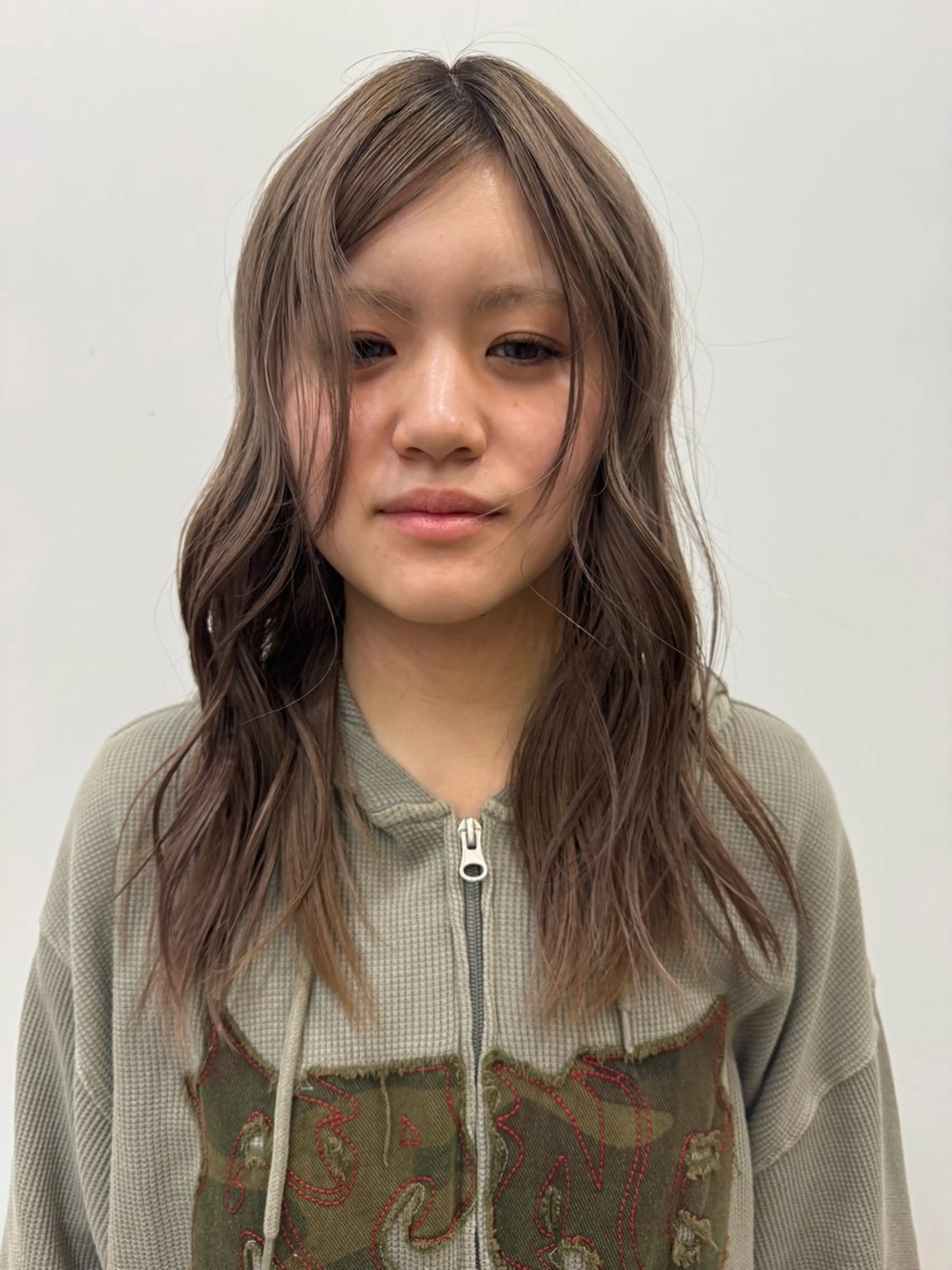 ロング 韓国風ヘア ヘアカラー ｔa k k e ｙｕのヘアスタイル