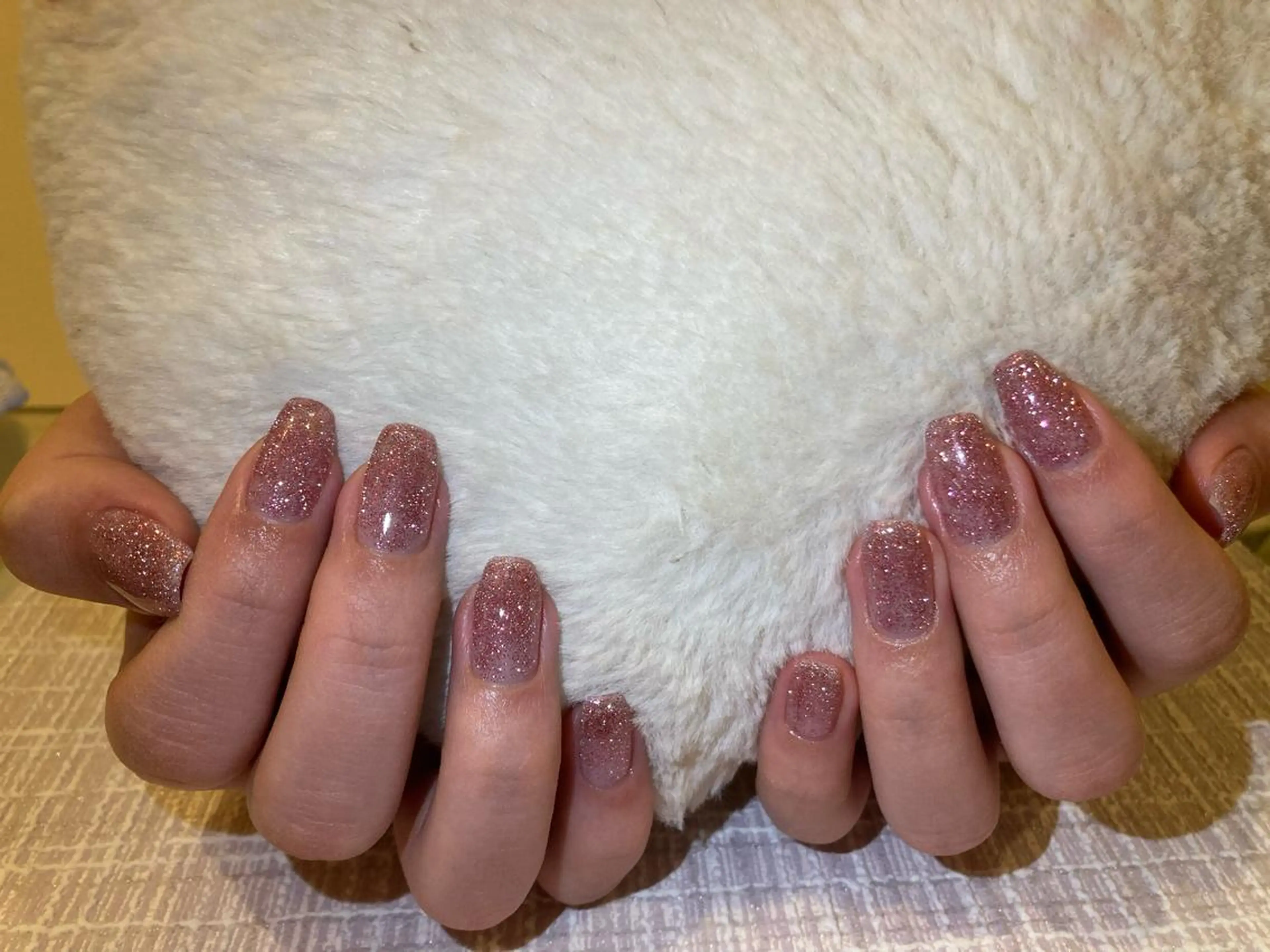 ネイル フラッシュネイル キラキラネイル ラメ(グリッター) シンプルネイル ハンドネイル Lisa’s Salonのネイルデザイン