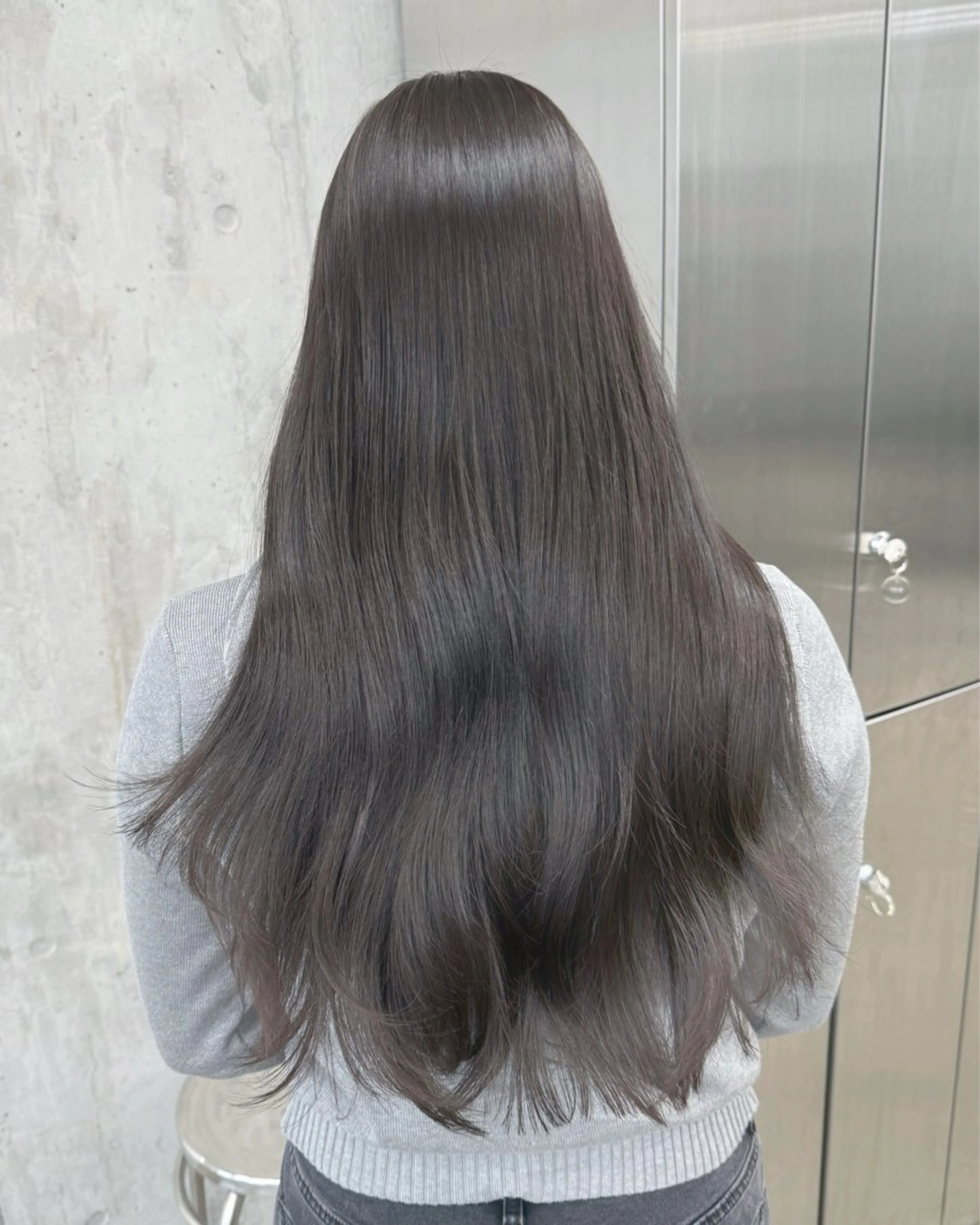 ロング カラー グレージュ アイスグレージュ カット ヘアカラー トリートメント 高橋大樹/グレージュ 透明感/髪質改善のヘアスタイル