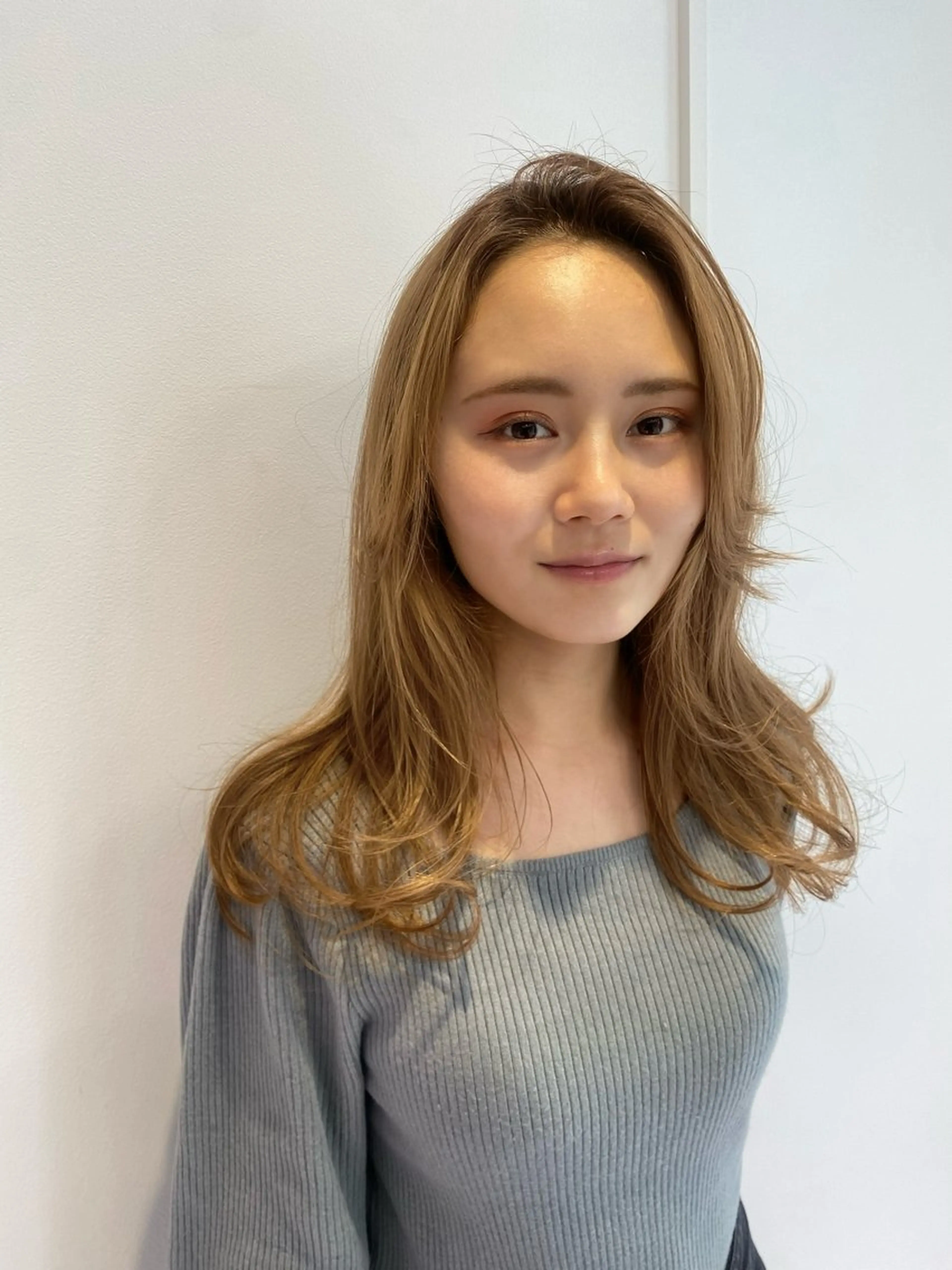 ロング レイヤーカット 都筑 莉佳子のヘアスタイル
