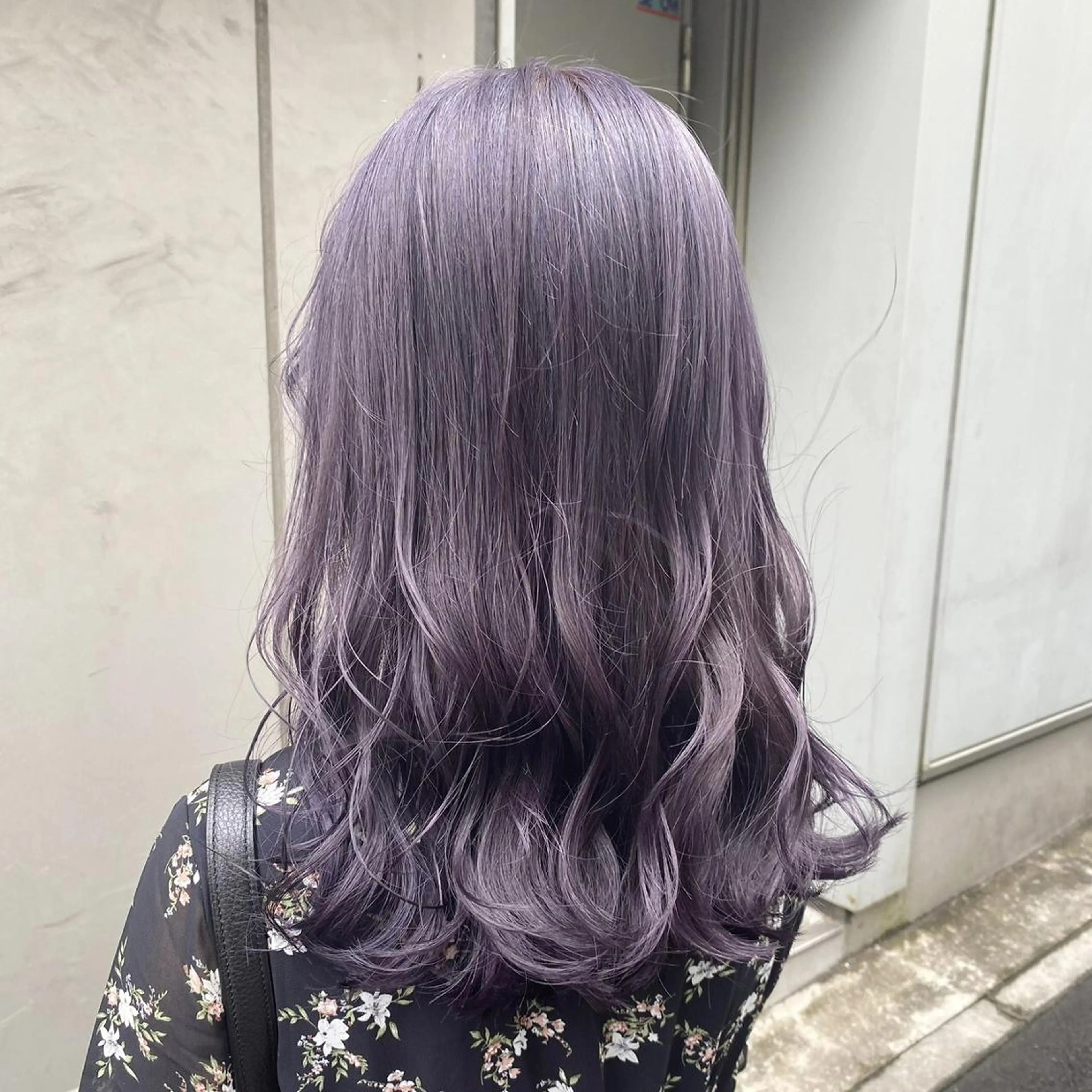 ミディアム ヘアカラー トリートメント 🤍ハイトーン寒色 🤍MADOKAのヘアスタイル