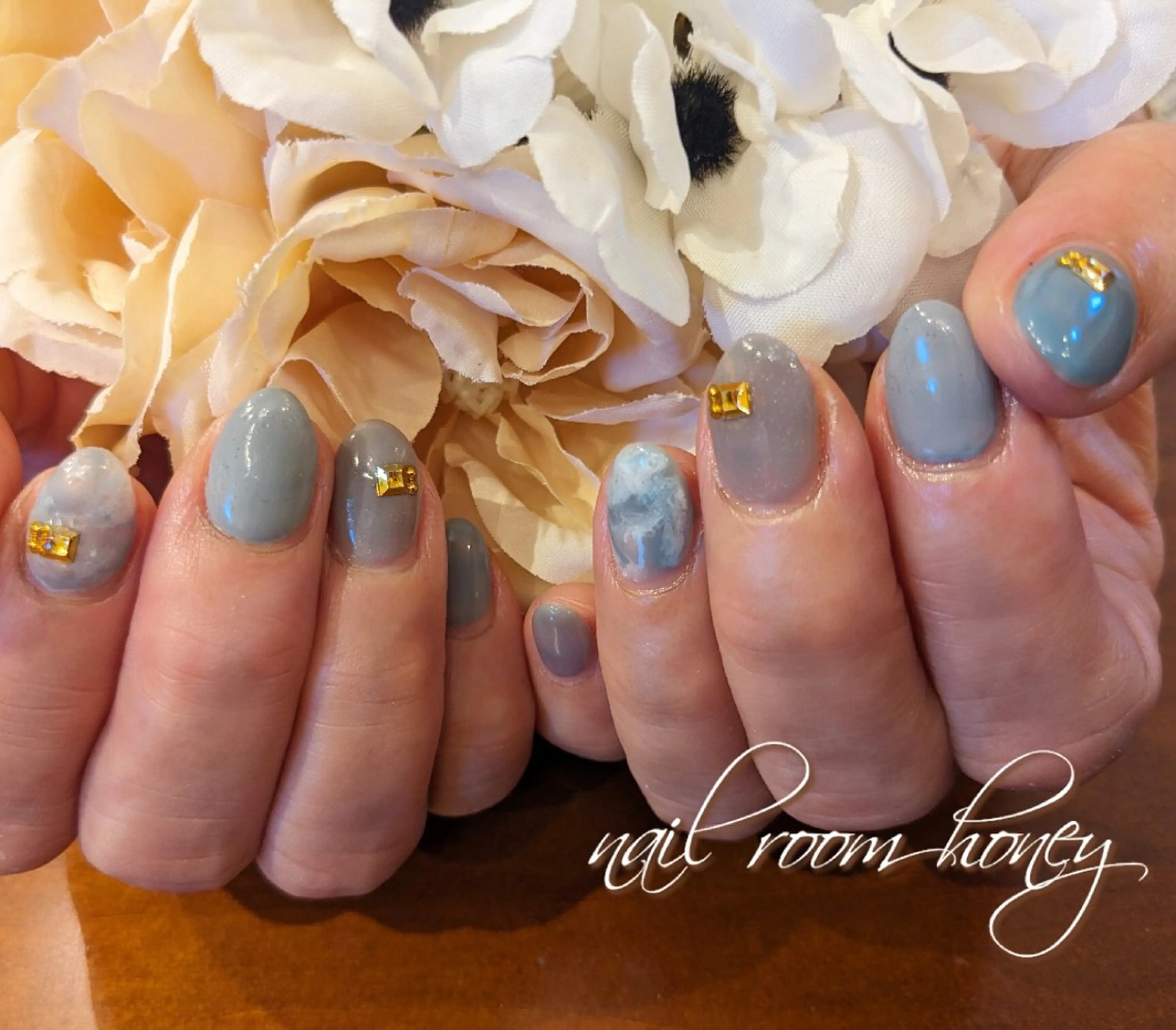 ネイル ニュアンスネイル スクエアネイル nail room  honeyのネイルデザイン