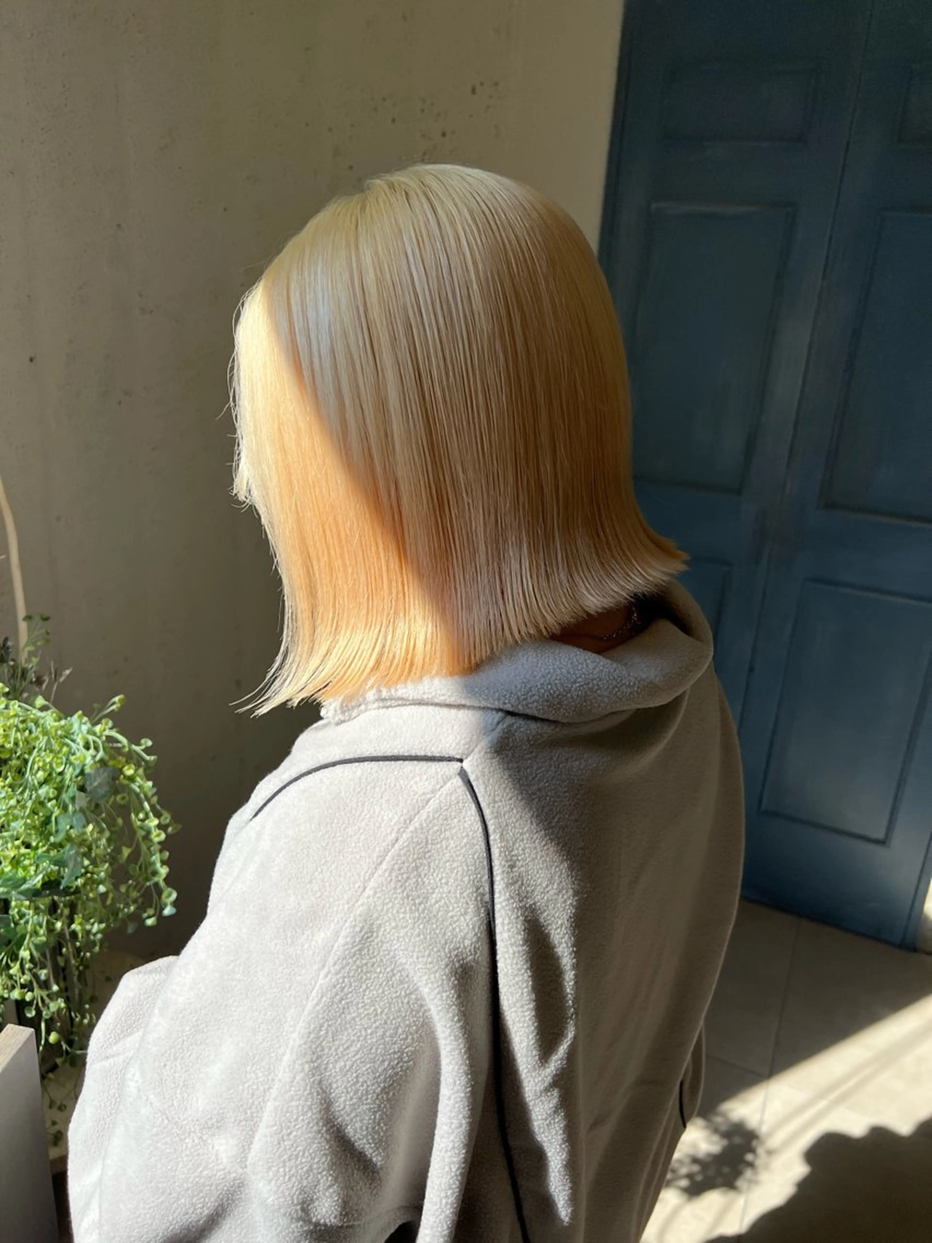 ショート カラー パーマ ヘアアレンジ ブリーチ 抜きっぱなしブロンド ブロンド ボブ/レイヤー/ nanamiのヘアスタイル