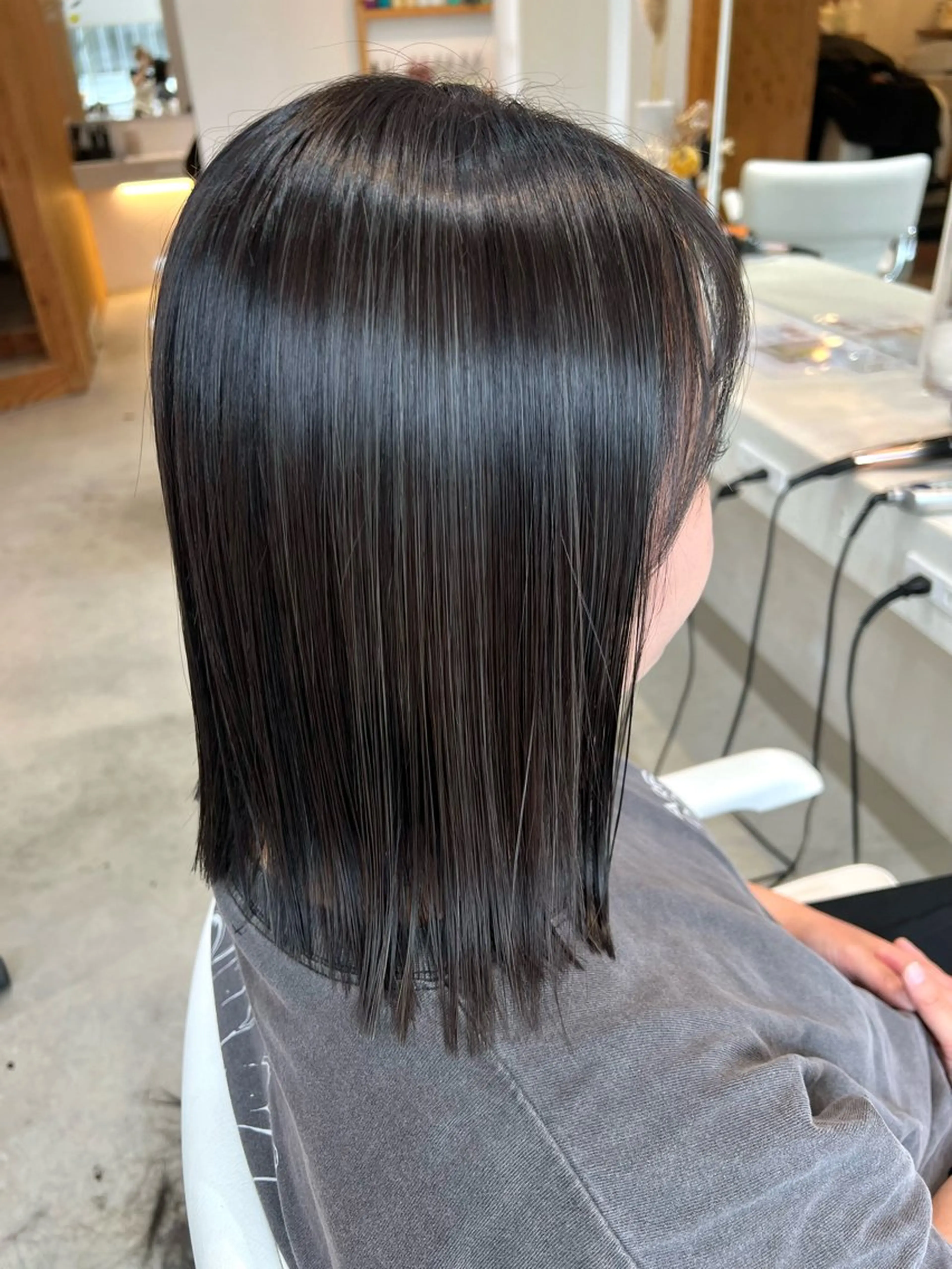 ミディアム ハイライト カット ヘアカラー トリートメント un ジュリアのヘアスタイル