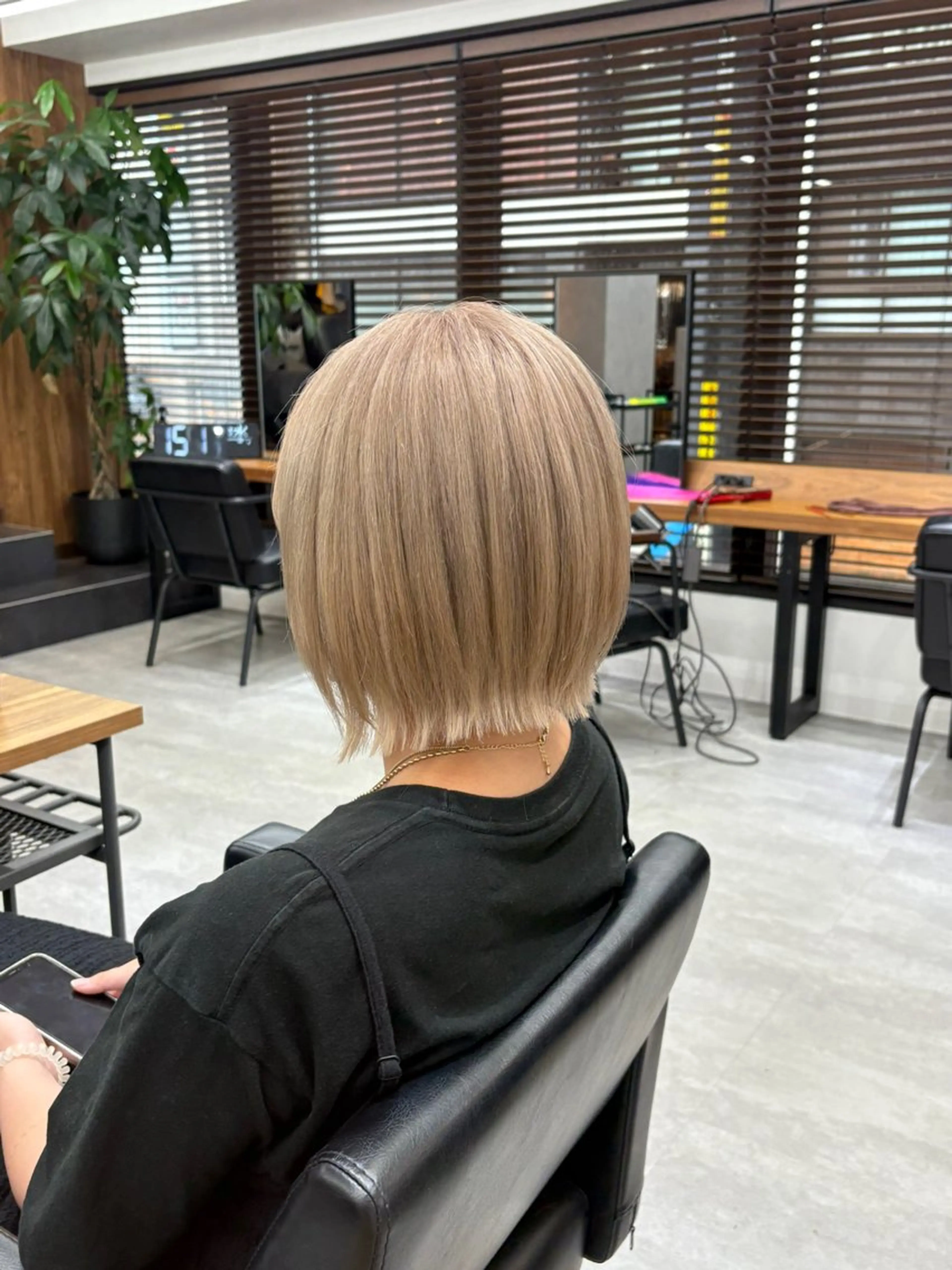 ロング カラー ベージュカラー ミルクティーベージュ ボブ レイヤーカット カット ヘアカラー ENA💗NEXT /ハイトーンエクステのヘアスタイル