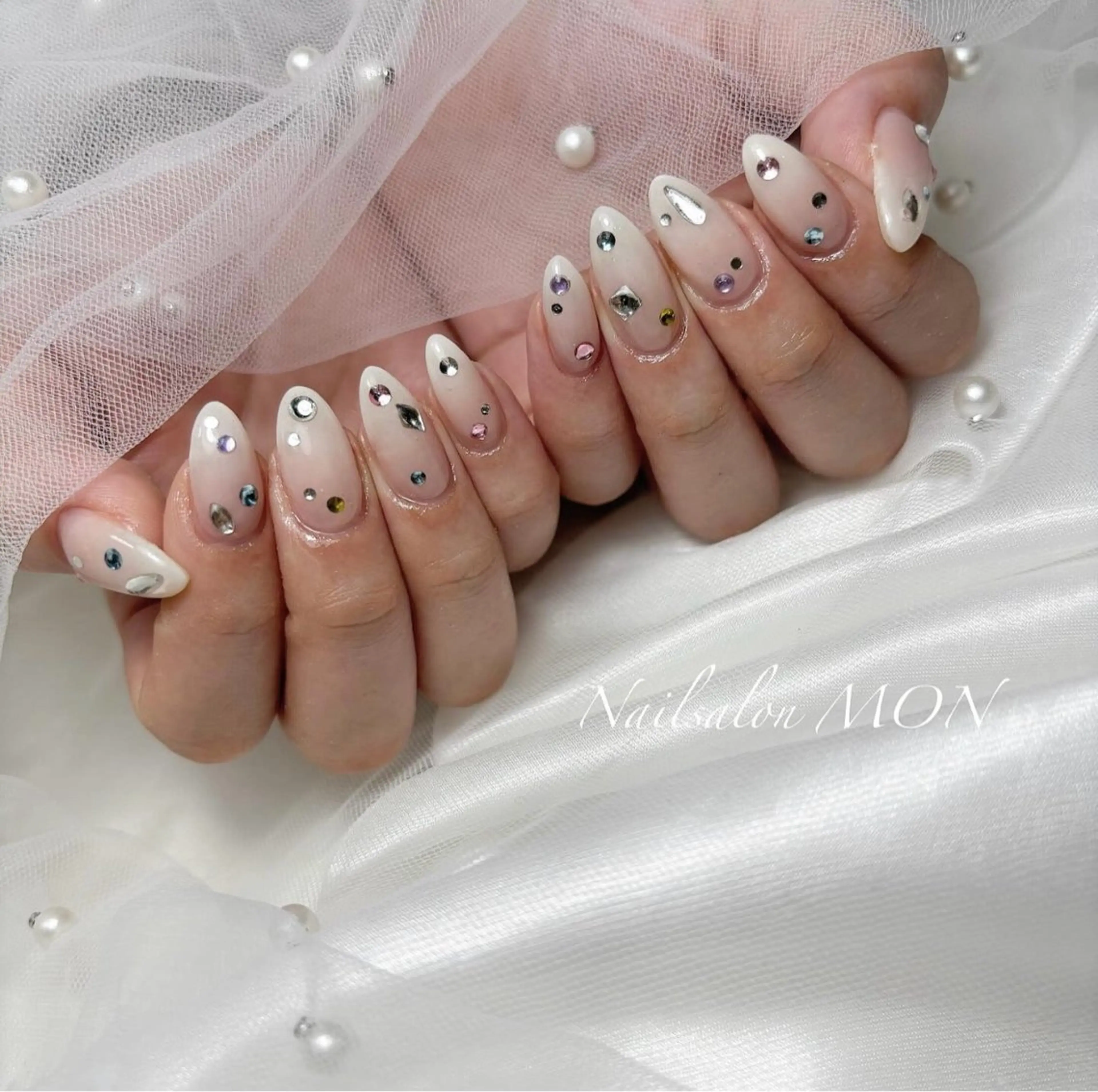 ネイル ストーンネイル ハンドネイル Nailsalon MONのネイルデザイン