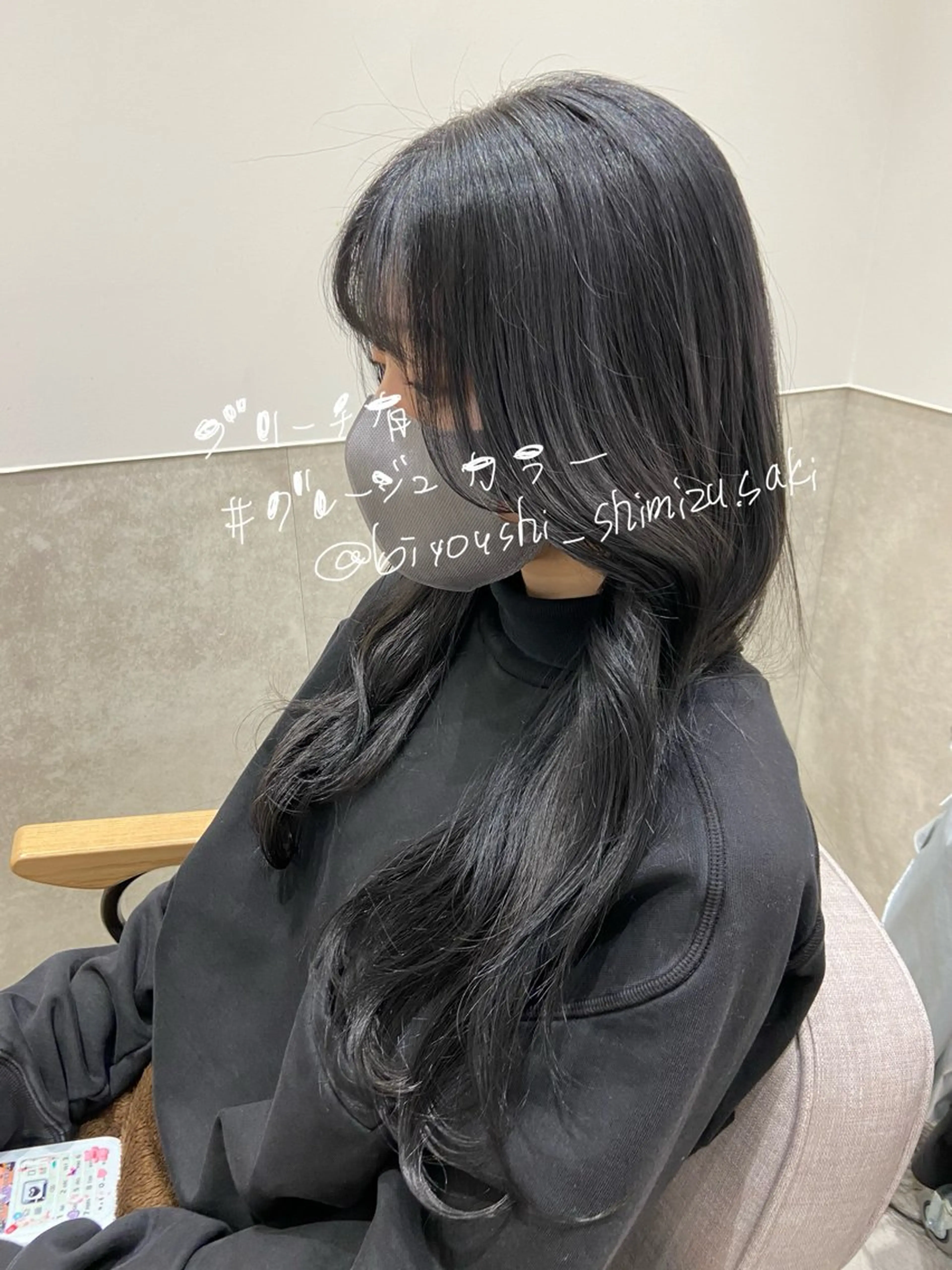 ロング カラー ブリーチ しみず さきのヘアスタイル