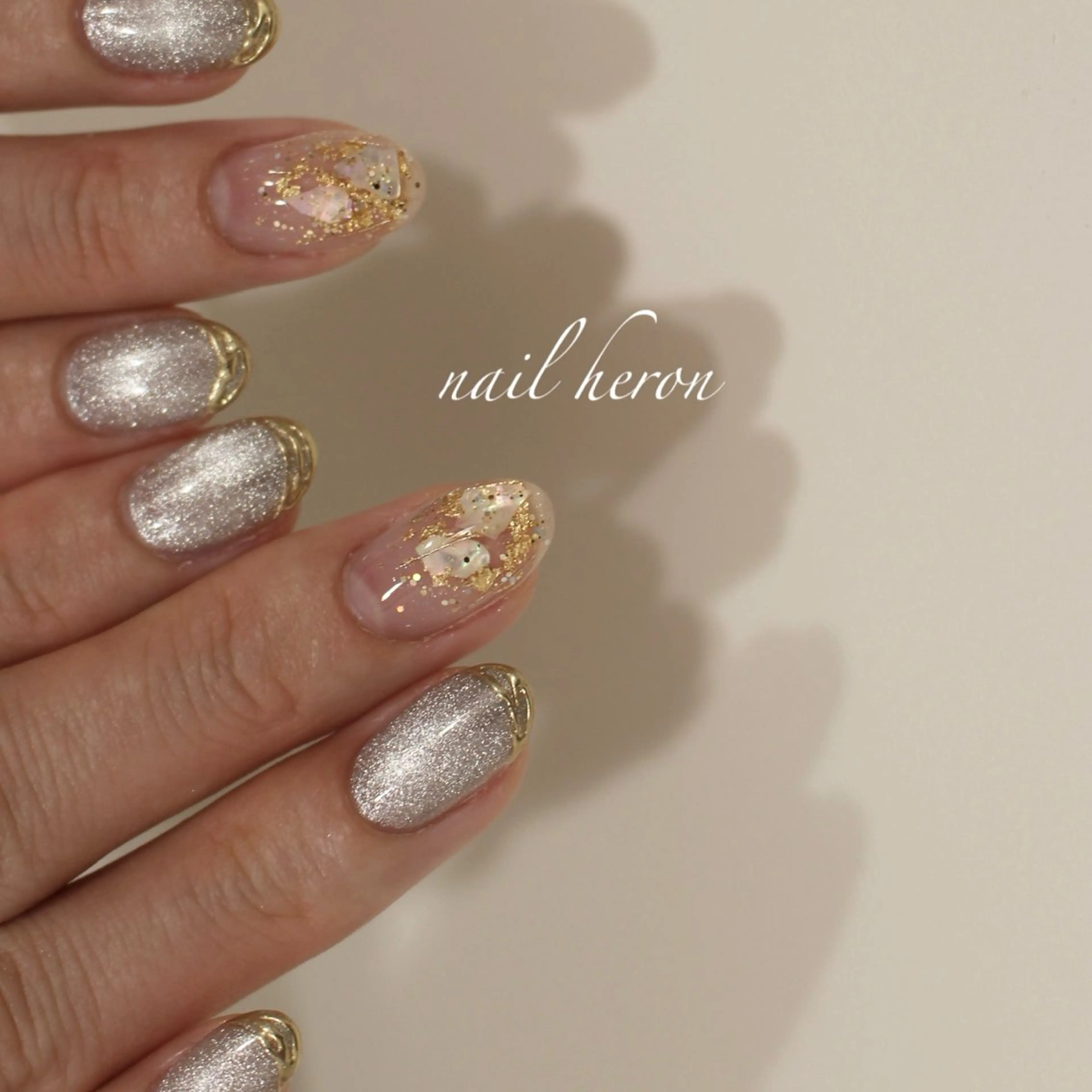 ネイル ゴールド シルバー ハンドネイル saki_ nail heronのネイルデザイン