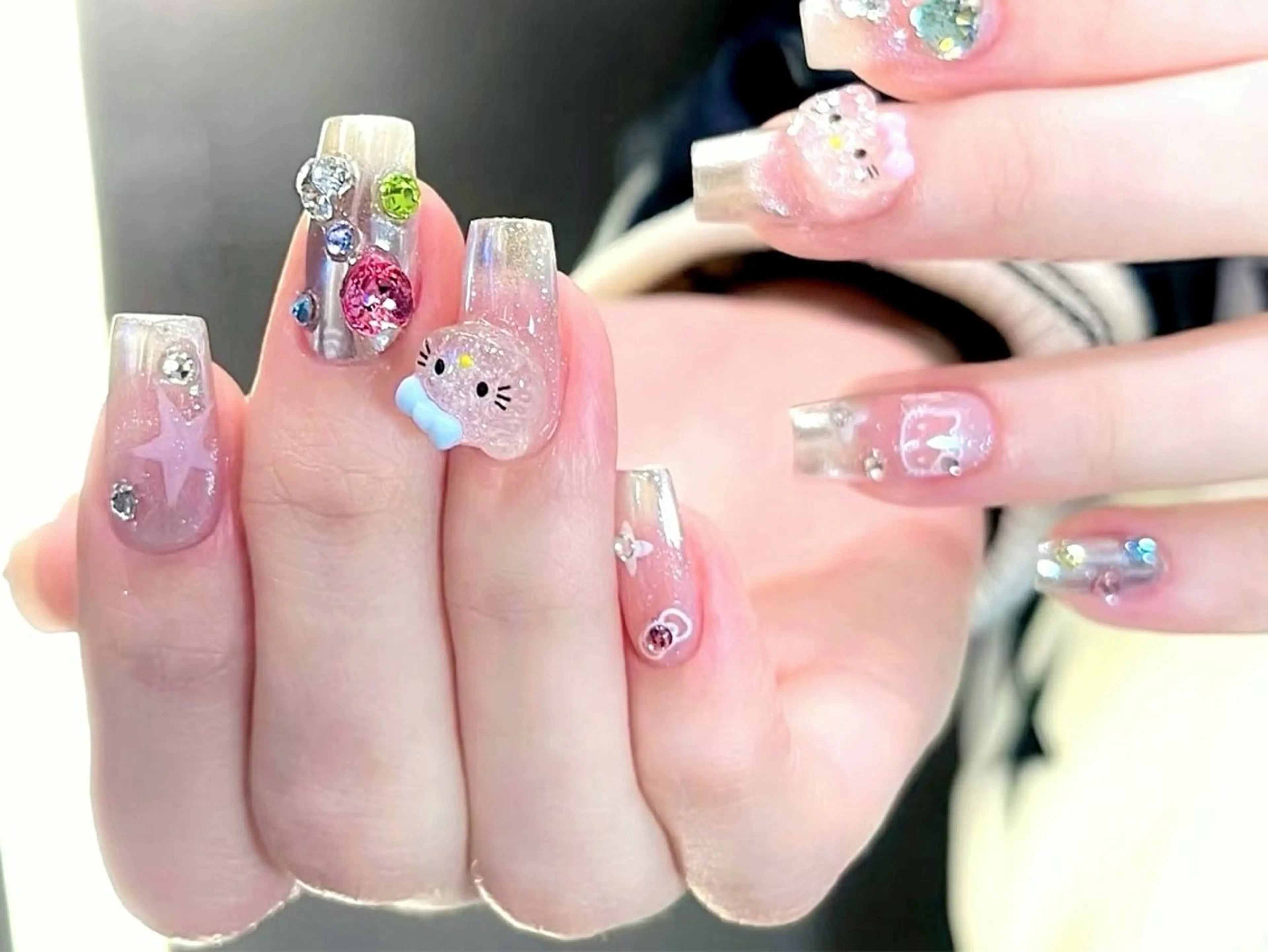 ネイル フレンチネイル グラデーション キラキラネイル 韓国ネイル マグネットネイル ハンドネイル 🎀🎀YooLi Nail Salonのネイルデザイン