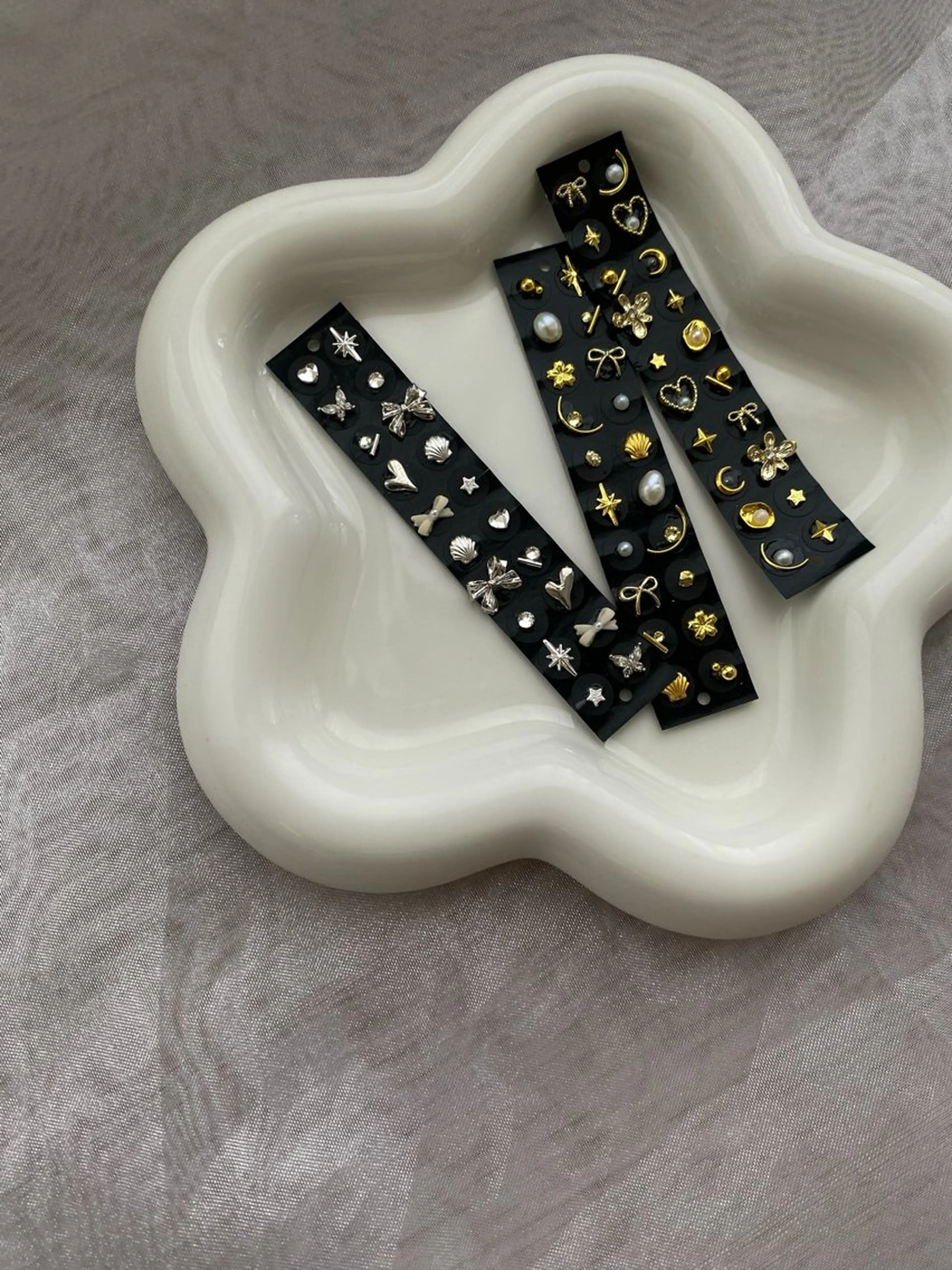 耳ツボジュエリー👂🏻🩵《20粒までつけ放題》の写真