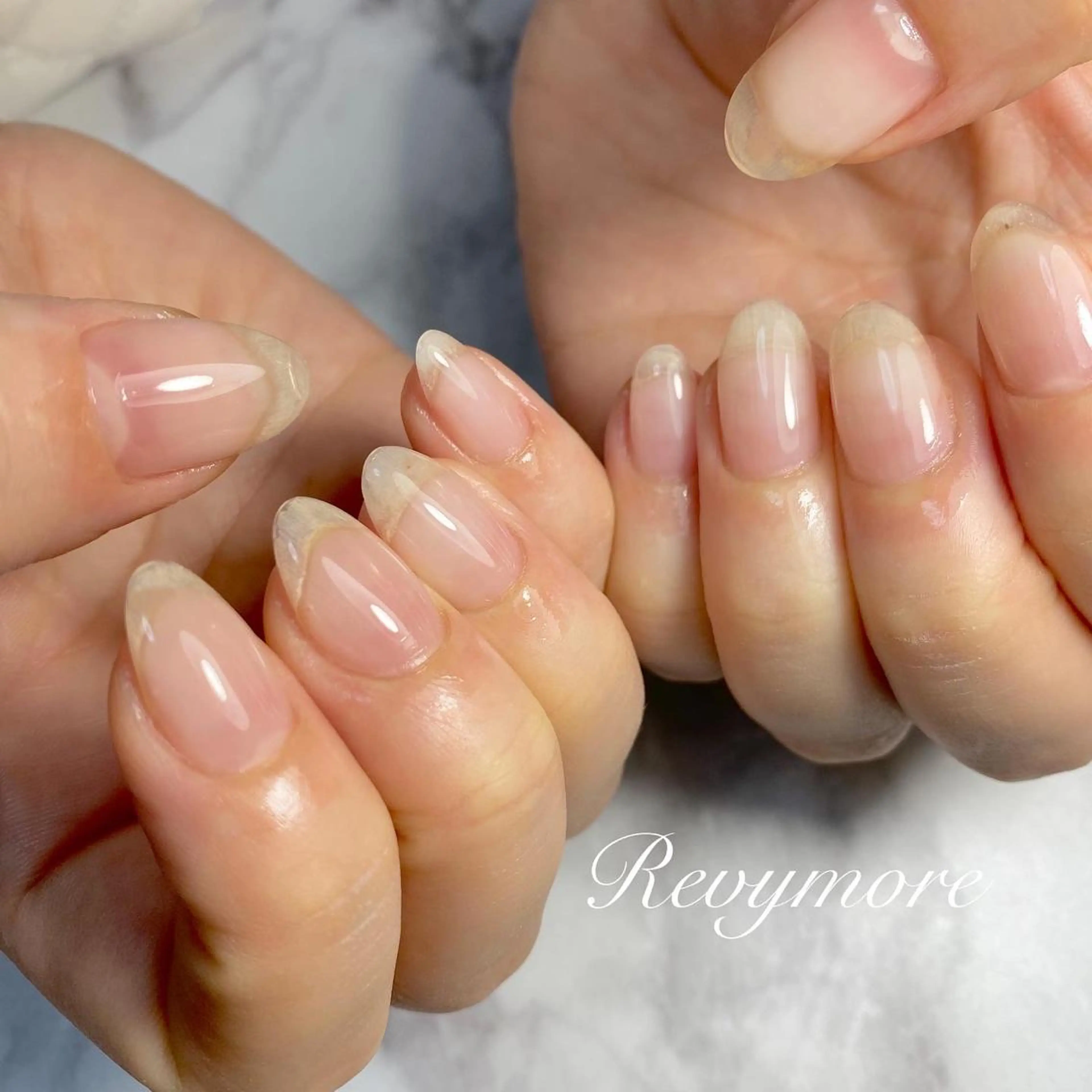 ミディアム ネイル 韓国風ヘア クリアネイル ジェルネイル キラキラネイル 韓国ネイル nail salon Revymoreのネイルデザイン