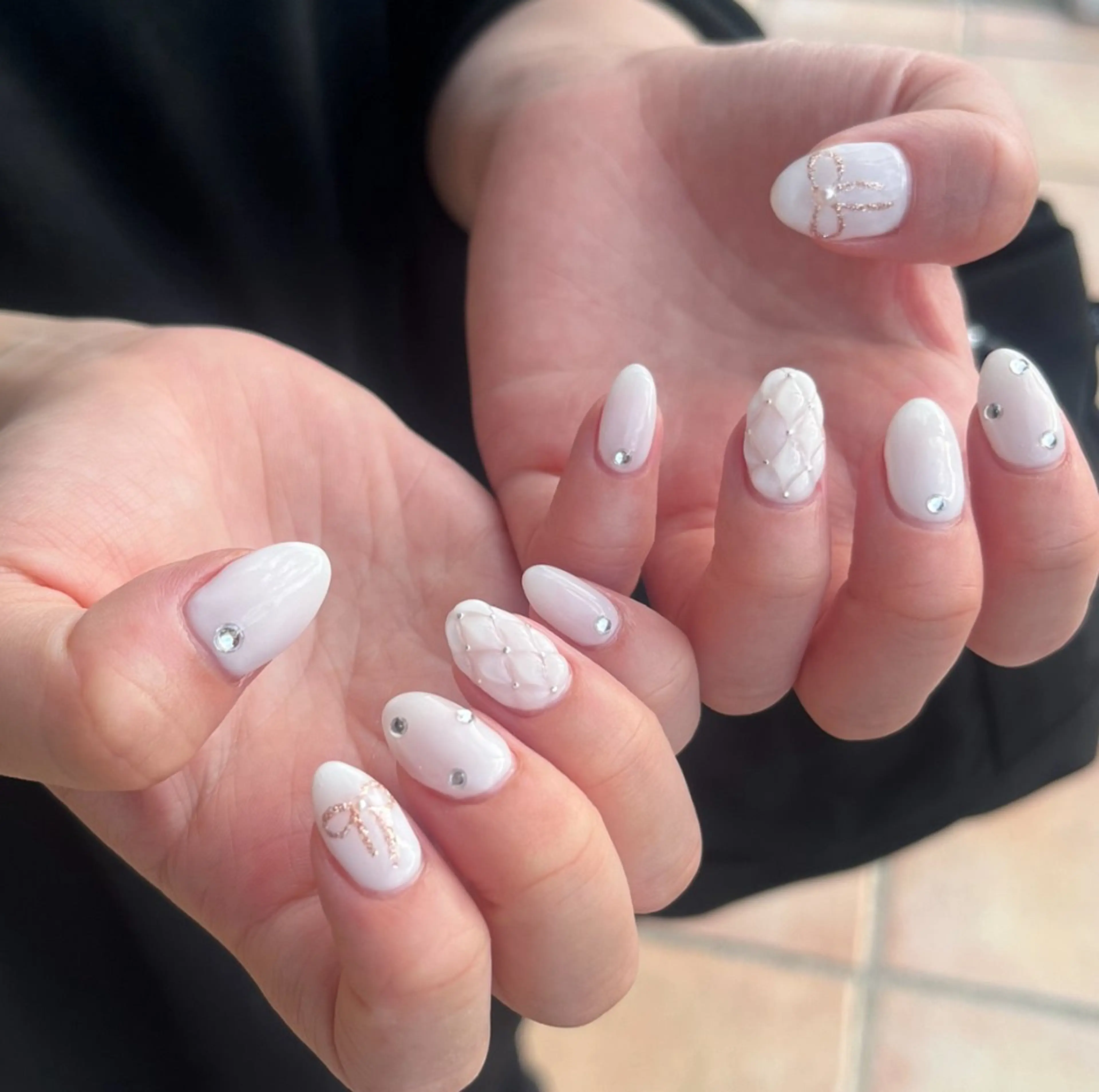 ネイル ガーリー リボン 🎀Earth chihiro🤍のネイルデザイン