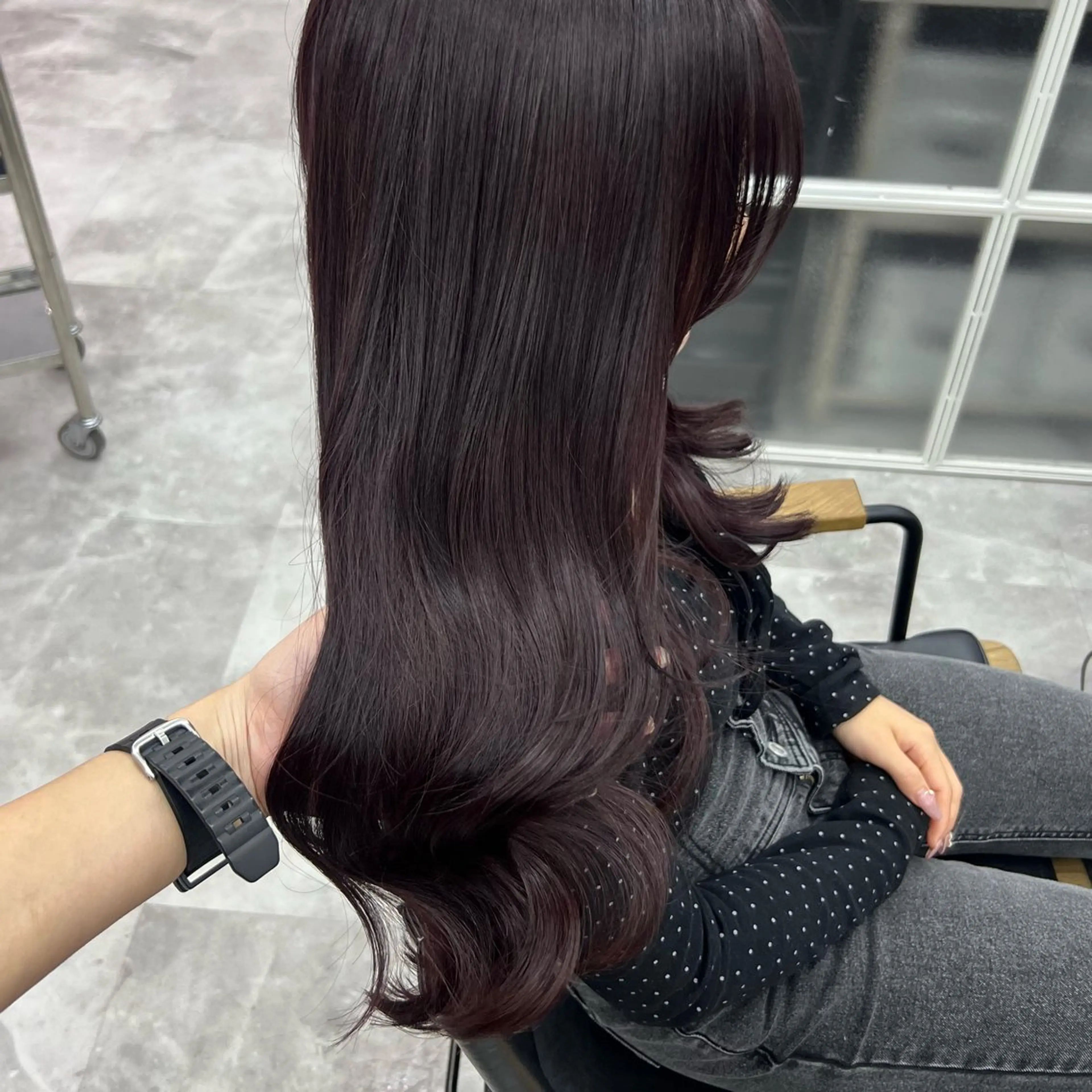 セミロング バイオレットブラウン ヘアカラー 岸下 理緒のヘアスタイル