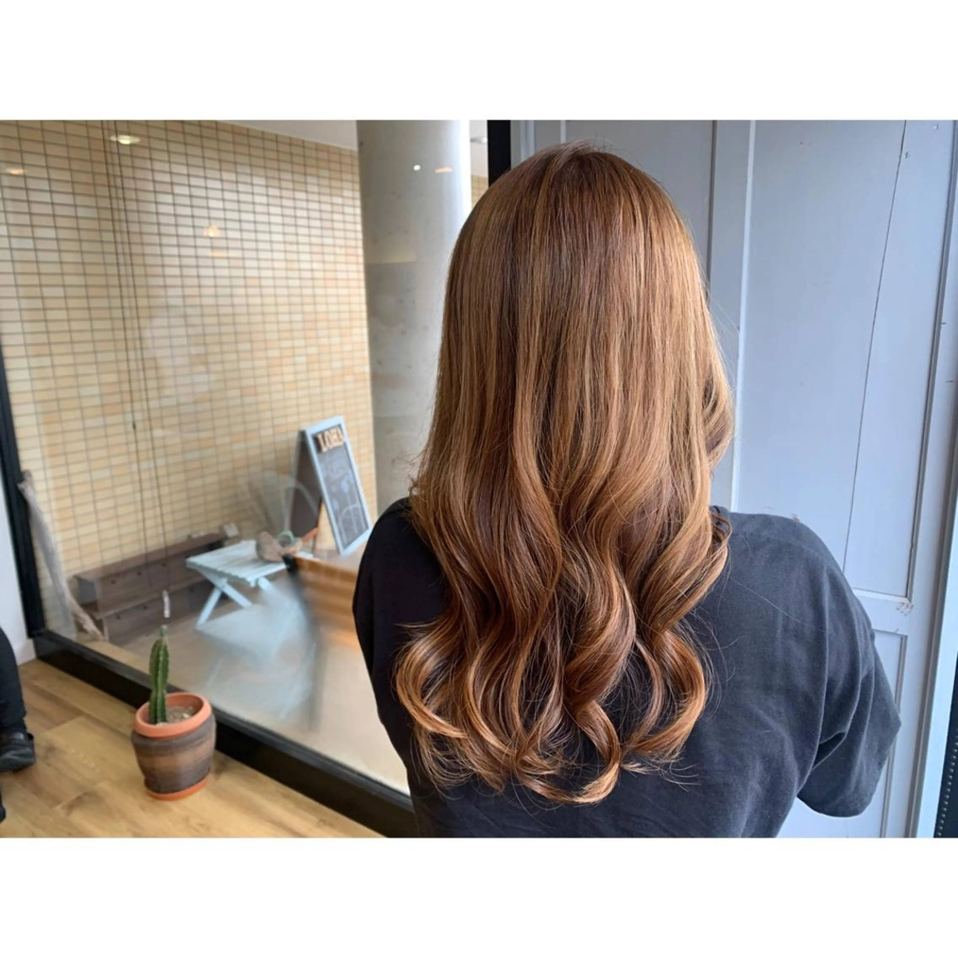 ロング カラー ベージュカラー ヘアカラー トリートメント ツキダテ ユイのヘアスタイル