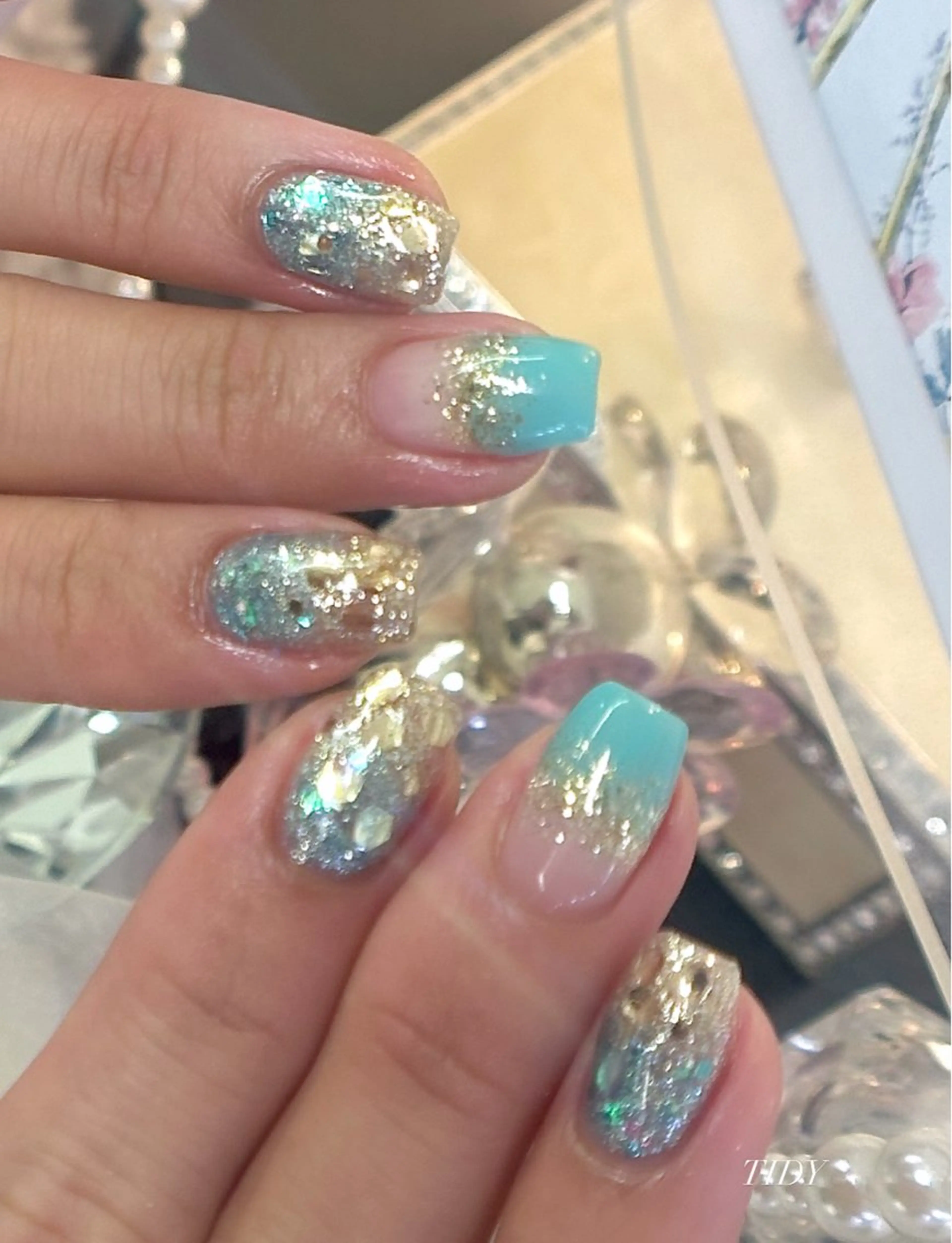 ネイル 長さ出し フットネイル ジェルネイル キラキラネイル 韓国ネイル ハンドネイル TIDY .のネイルデザイン