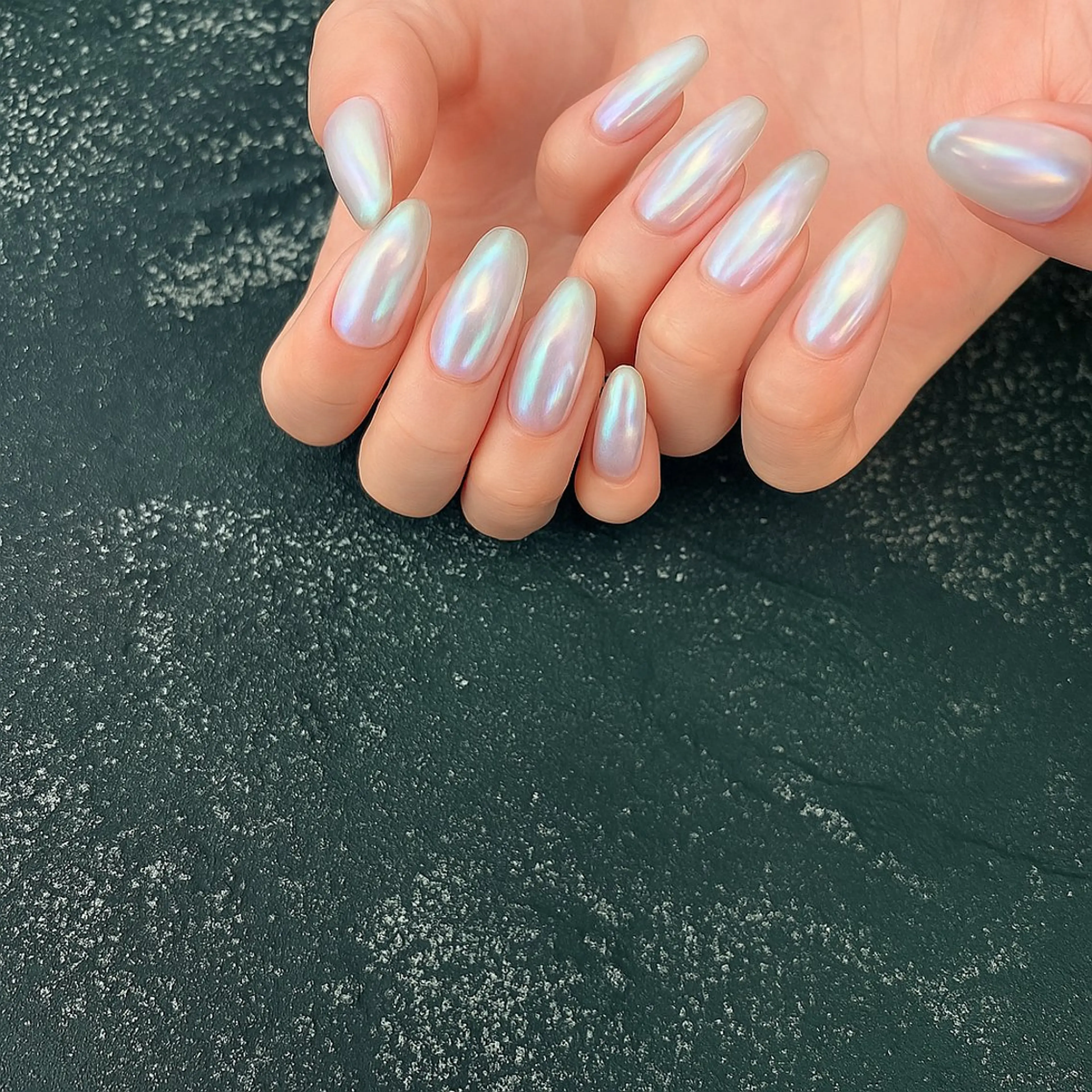 ネイル オーロラネイル フレンチネイル ガラスフレンチ キラキラネイル 韓国ネイル ハンドネイル Quee Stllaのネイルデザイン