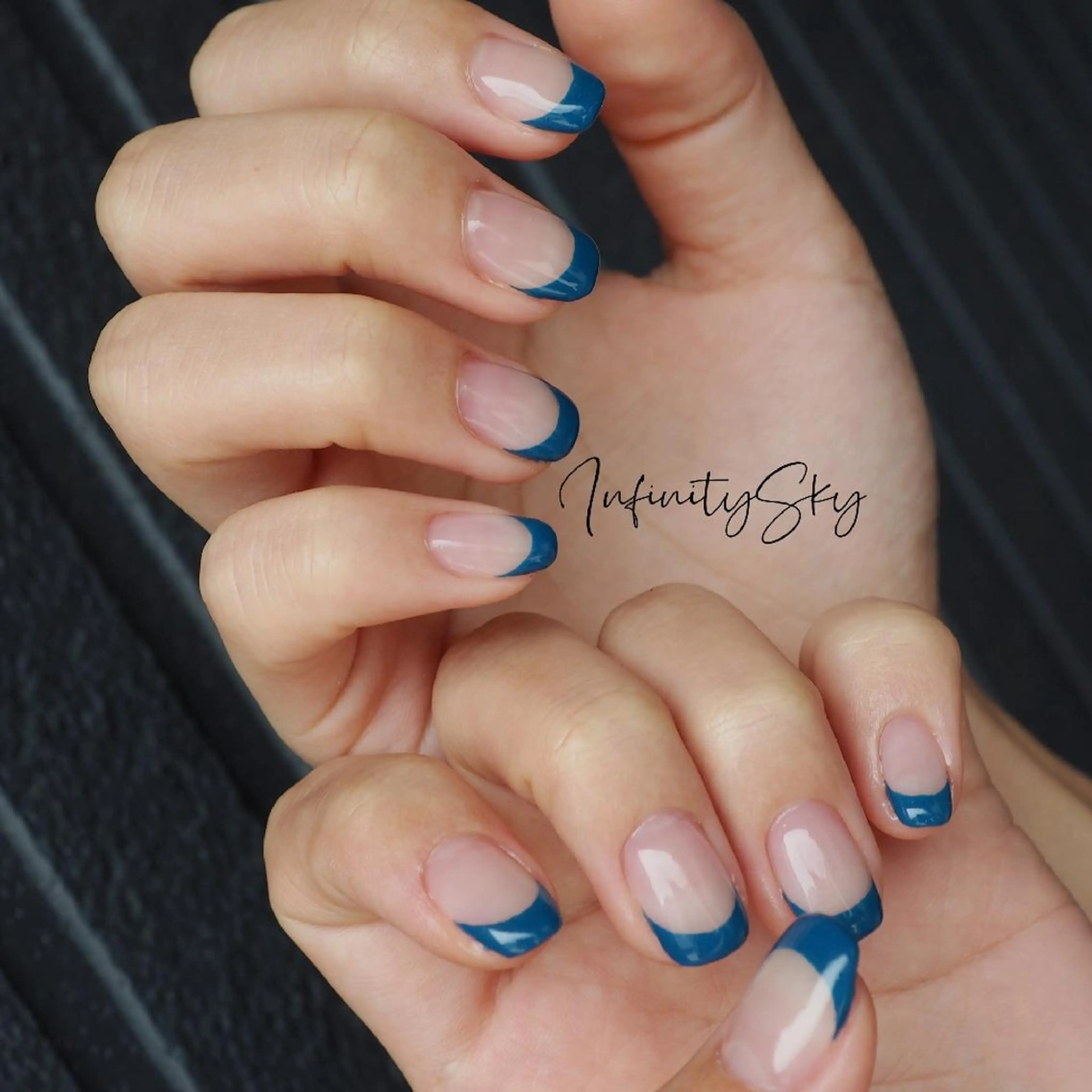 ネイル フレンチネイル ハンドネイル infinity skyのネイルデザイン
