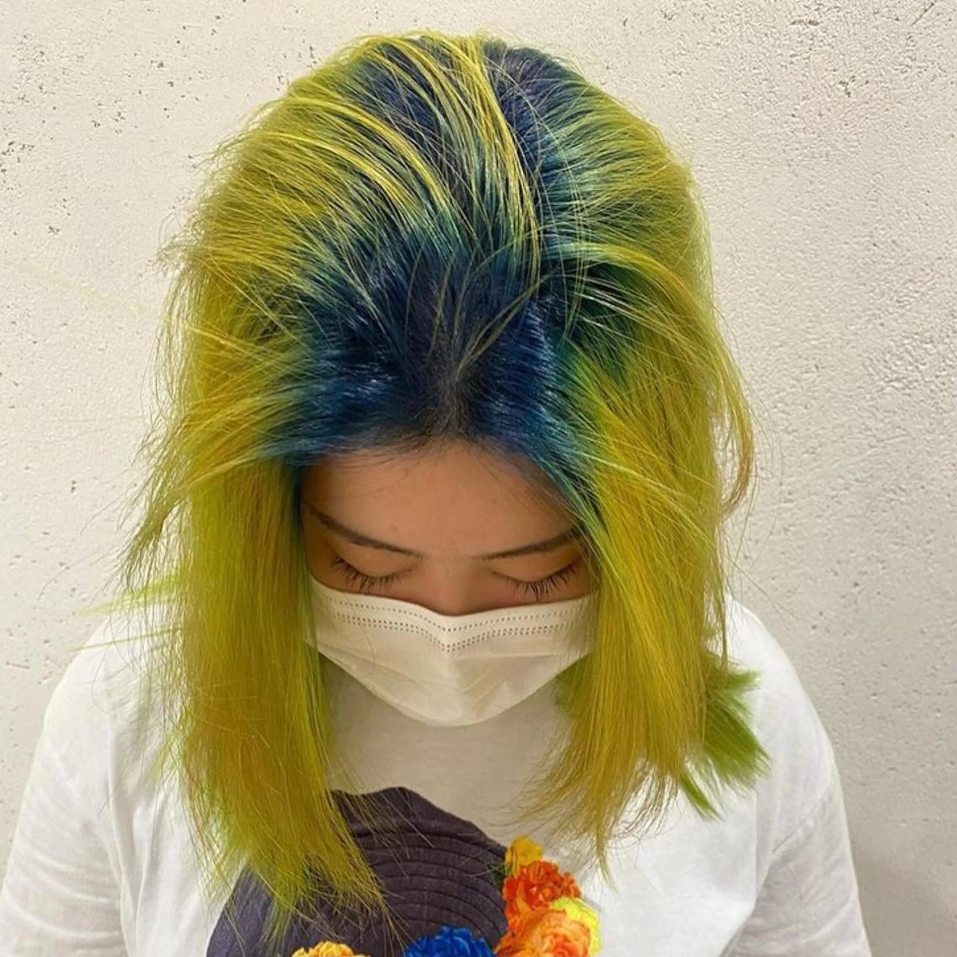 セミロング カラー ブリーチ トリートメント DEAN 名駅店 大人レイヤーカットのヘアスタイル